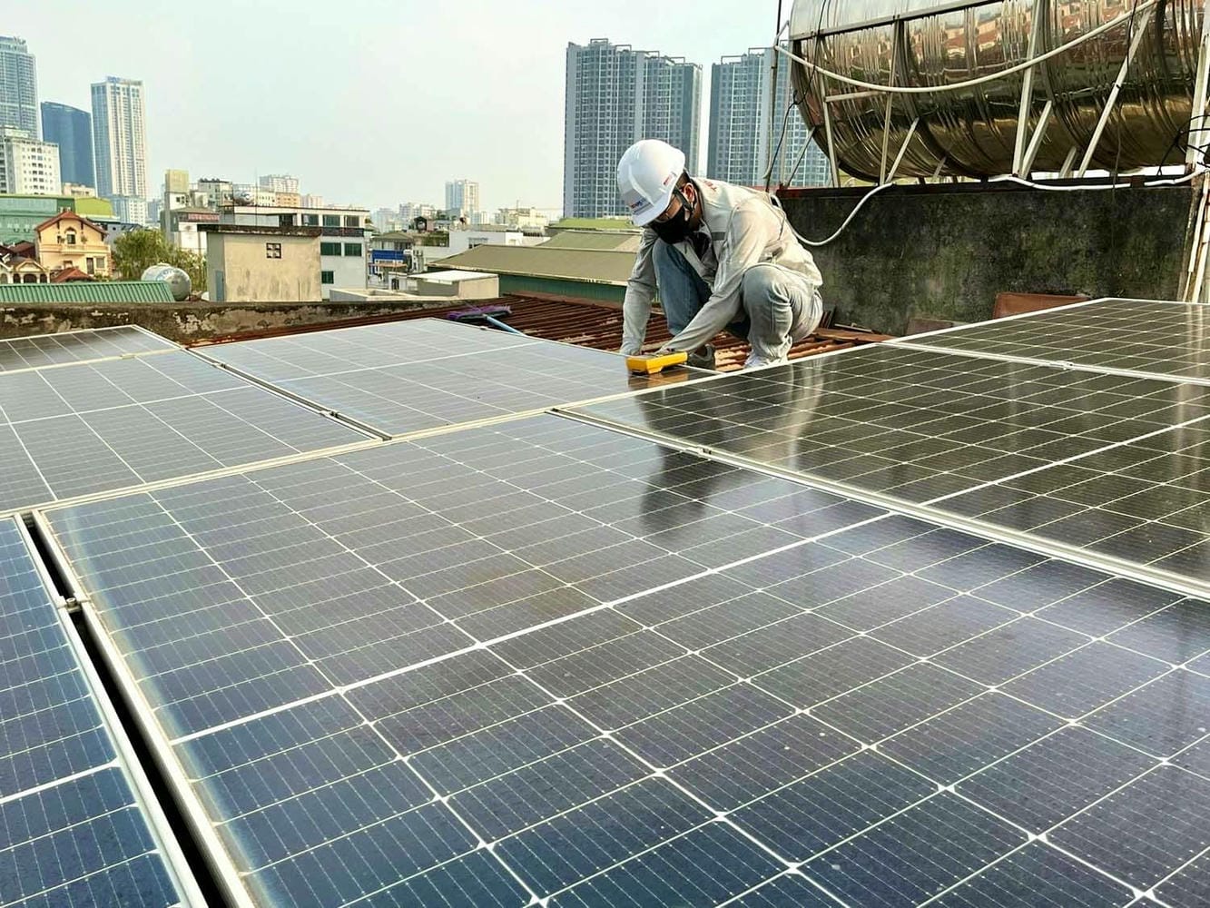 Điện mặt trời mái nhà 2026: Cơ chế mới cho doanh nghiệp phát triển năng lượng xanh - Ảnh 1.