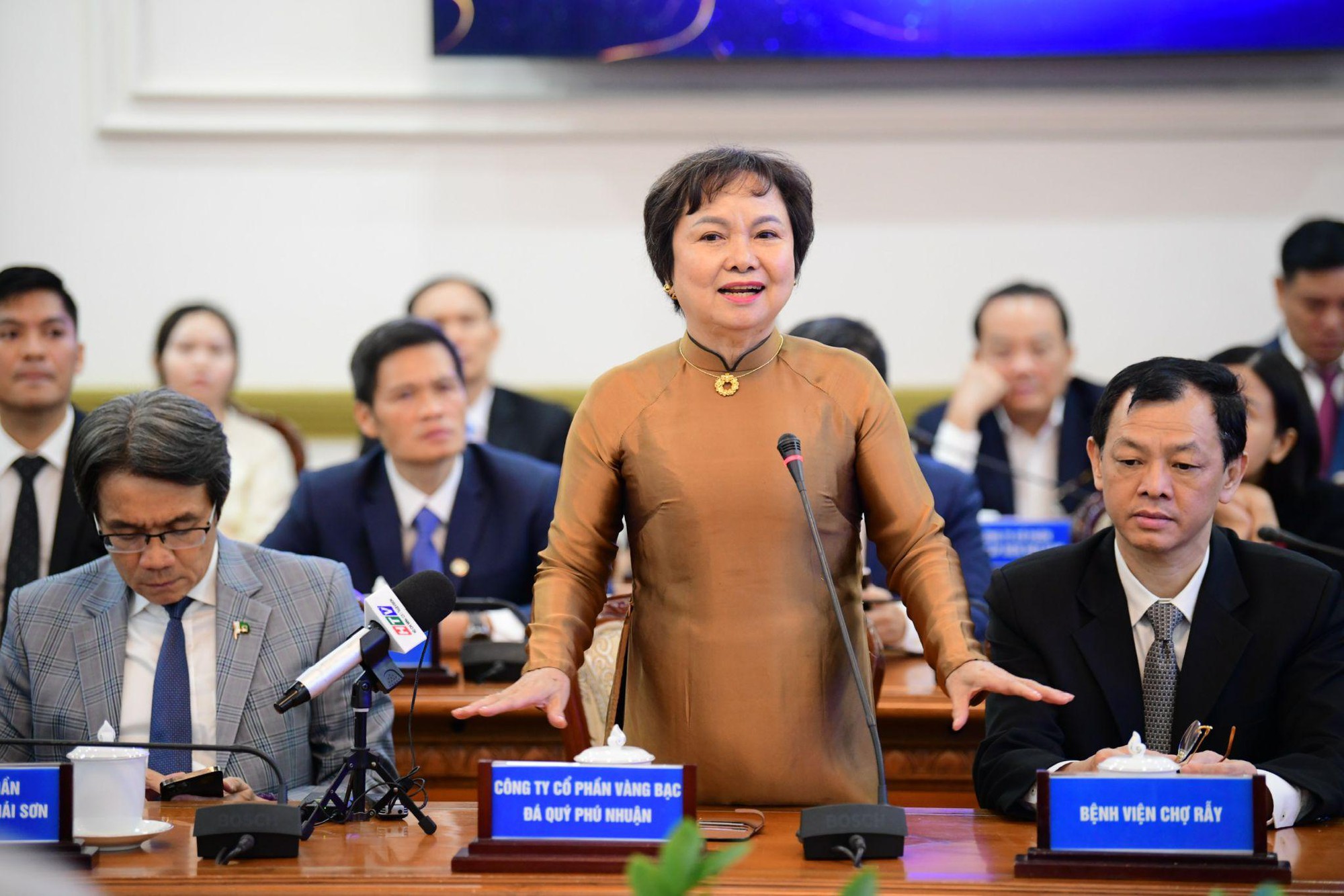 PNJ được tôn vinh doanh nghiệp tiêu biểu có thương hiệu chủ lực của TP HCM- Ảnh 2.
