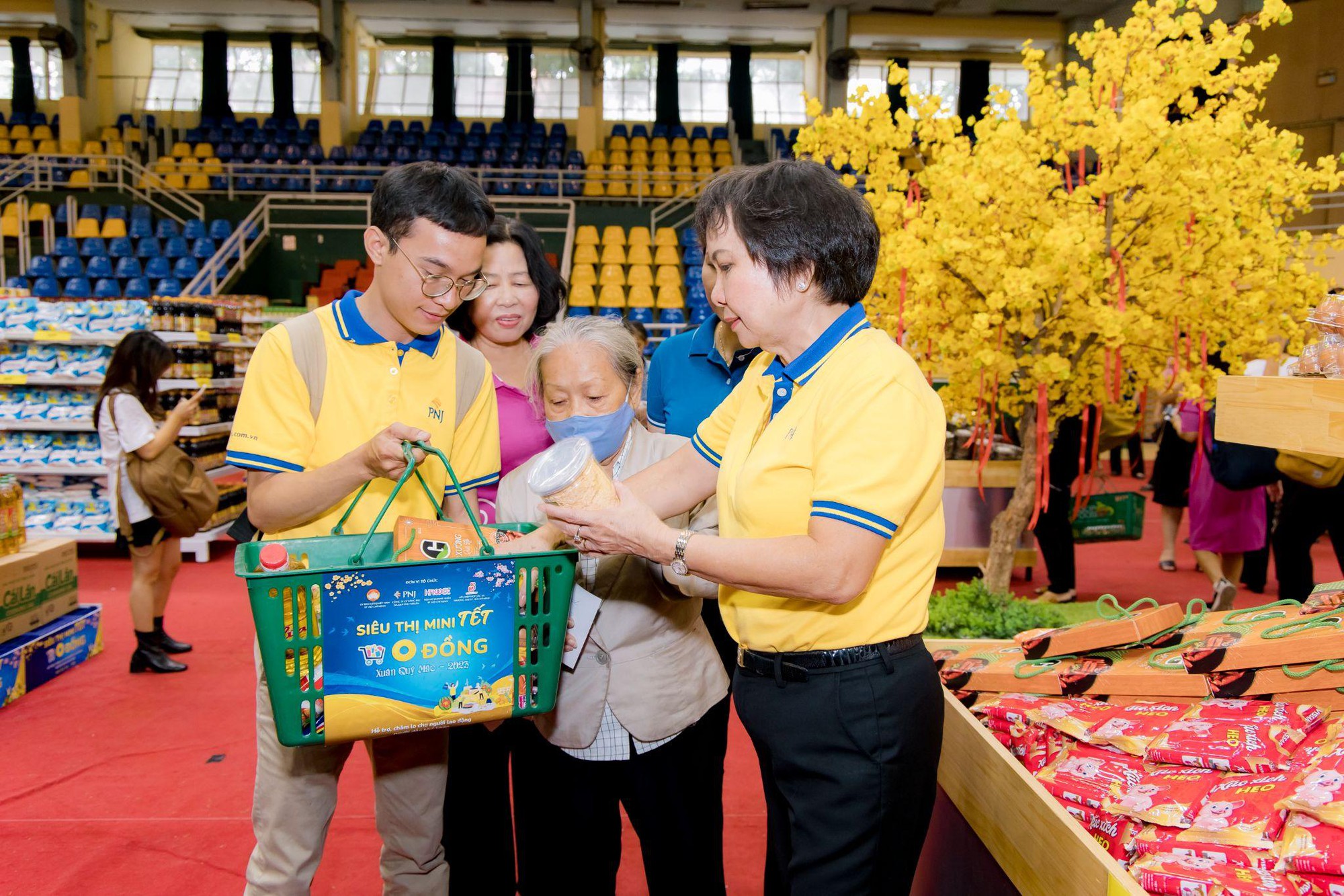 PNJ được tôn vinh doanh nghiệp tiêu biểu có thương hiệu chủ lực của TP HCM- Ảnh 3.