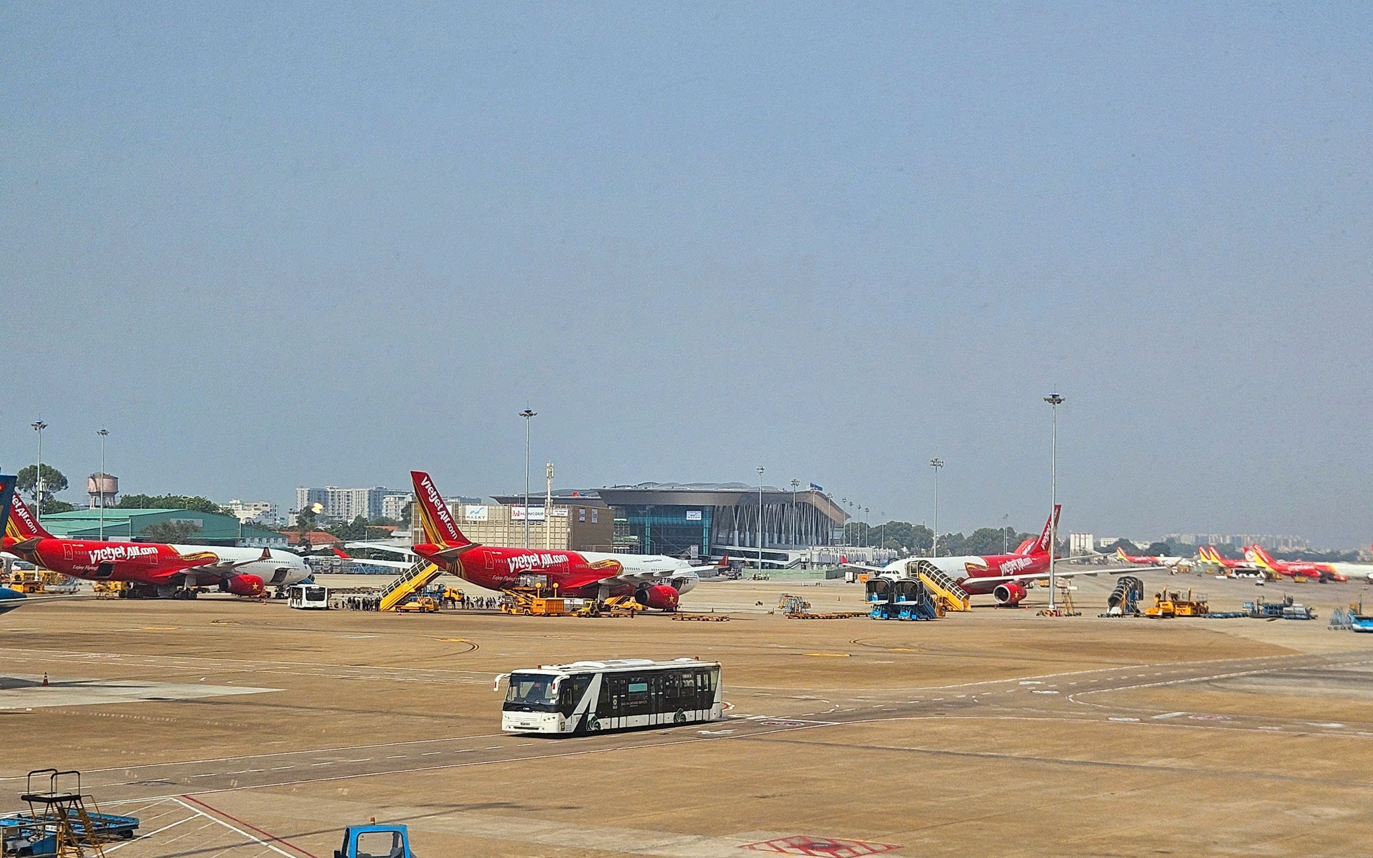 Mở đường bay tới Côn Đảo, một hãng hàng không bán kèm bộ lễ sớ khấn
