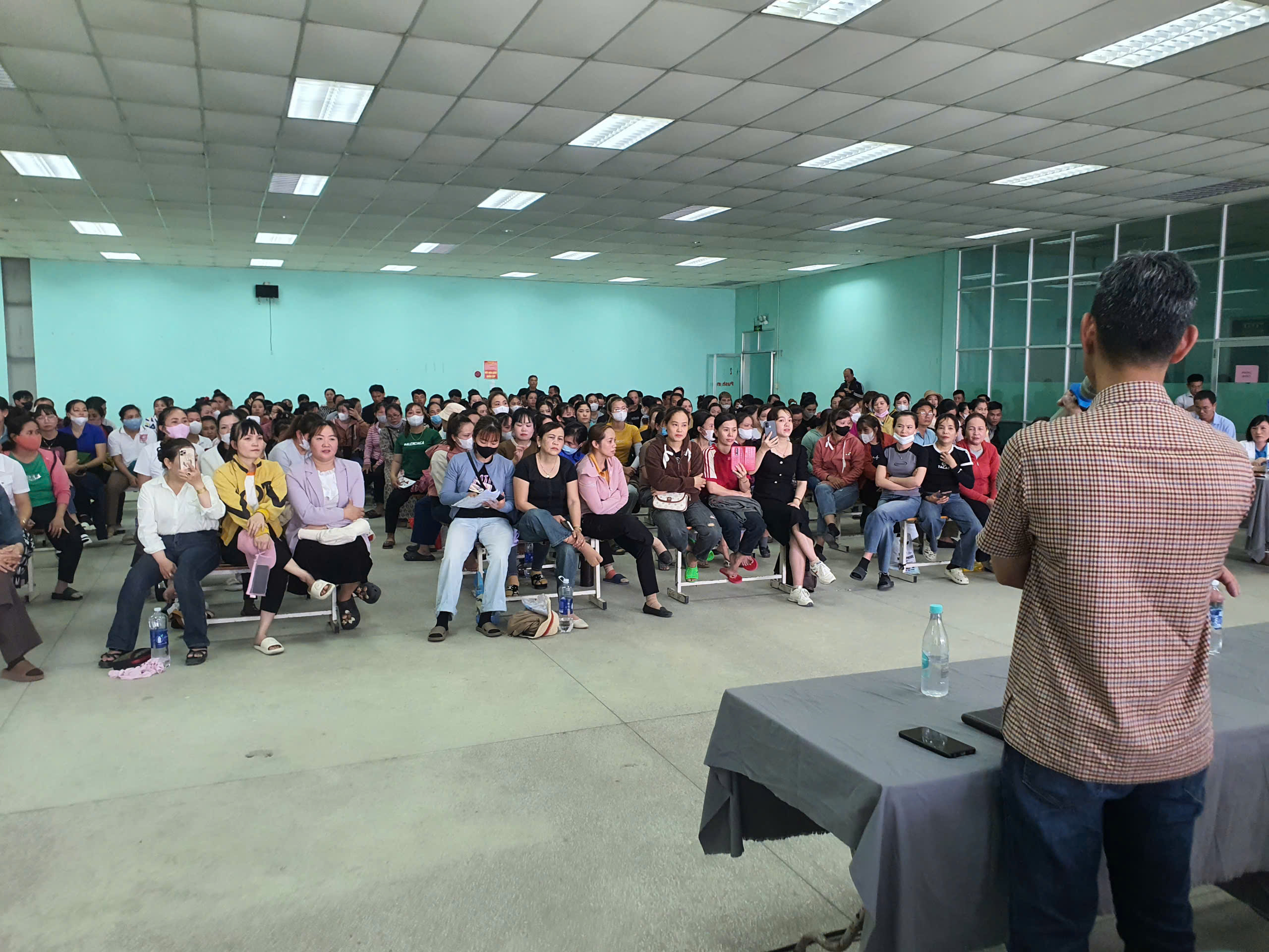 C&ocirc;ng ty Minh Ho&agrave;ng 2 hứa nộp 10,3 tỉ đồng BHXH, chi trả thưởng Tết cho c&ocirc;ng nh&acirc;n- Ảnh 2.