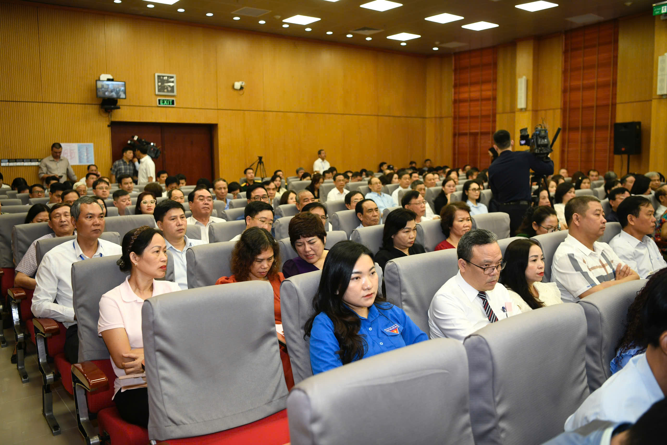 Tổng B&iacute; thư T&ocirc; L&acirc;m tiếp x&uacute;c cử tri TP H&agrave; Nội- Ảnh 7.