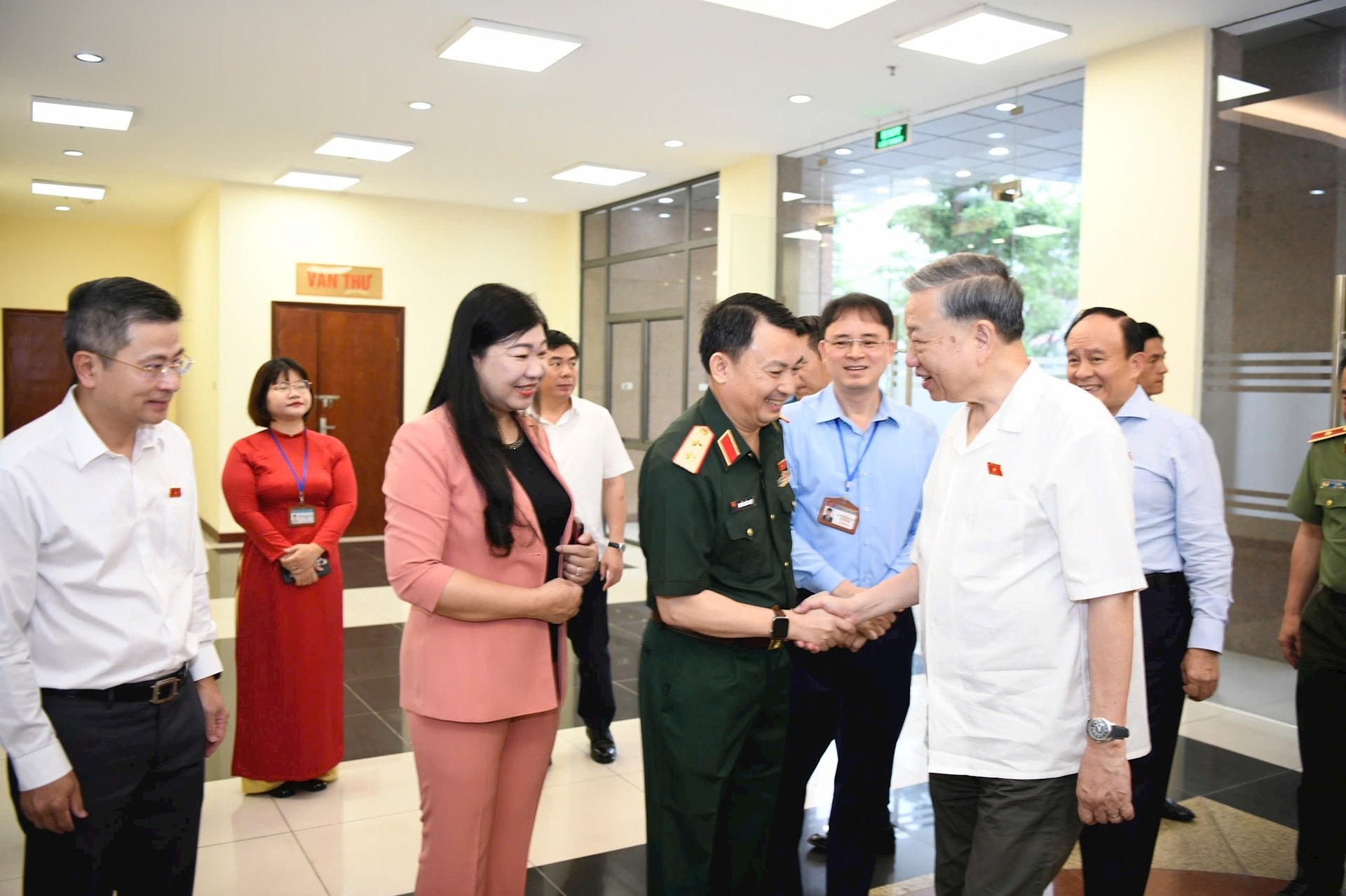 Tổng B&iacute; thư T&ocirc; L&acirc;m tiếp x&uacute;c cử tri TP H&agrave; Nội- Ảnh 4.