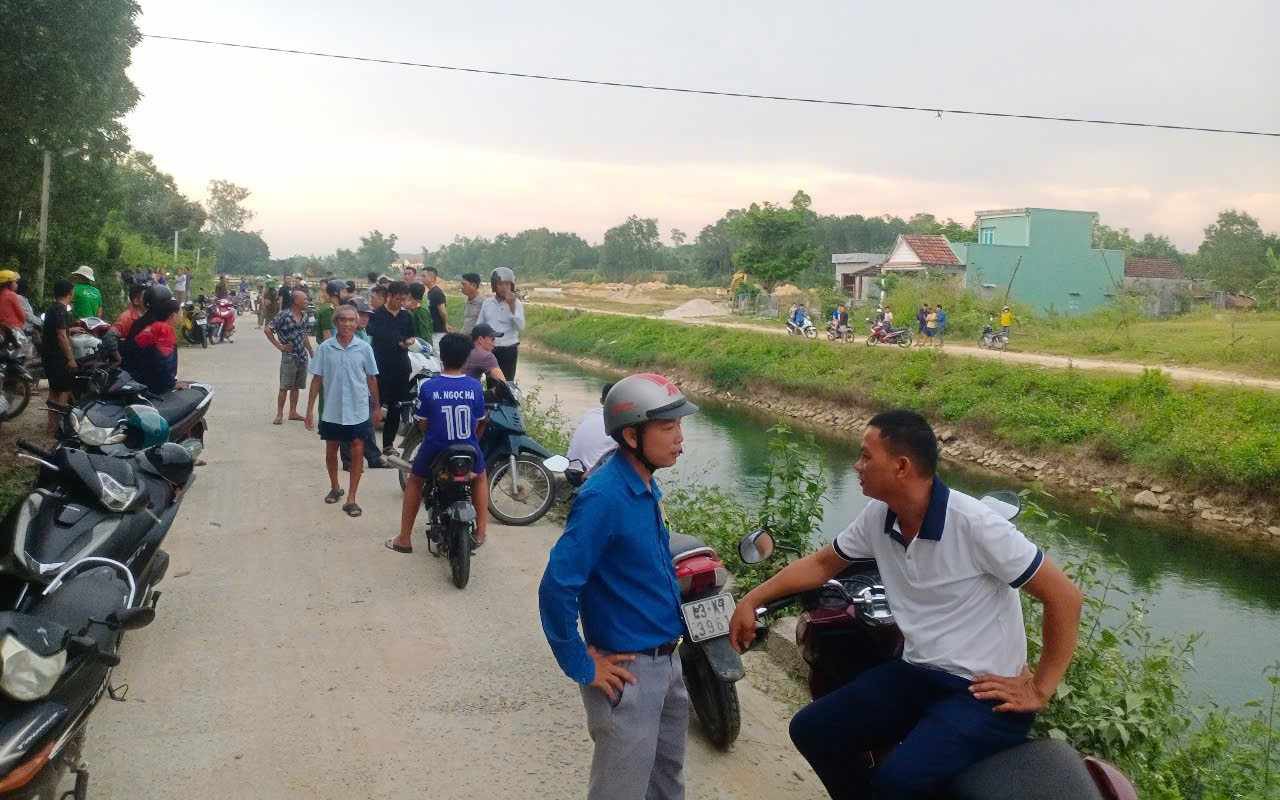 Phát hiện thi thể 2 mẹ con dưới kênh ở Quảng Nam