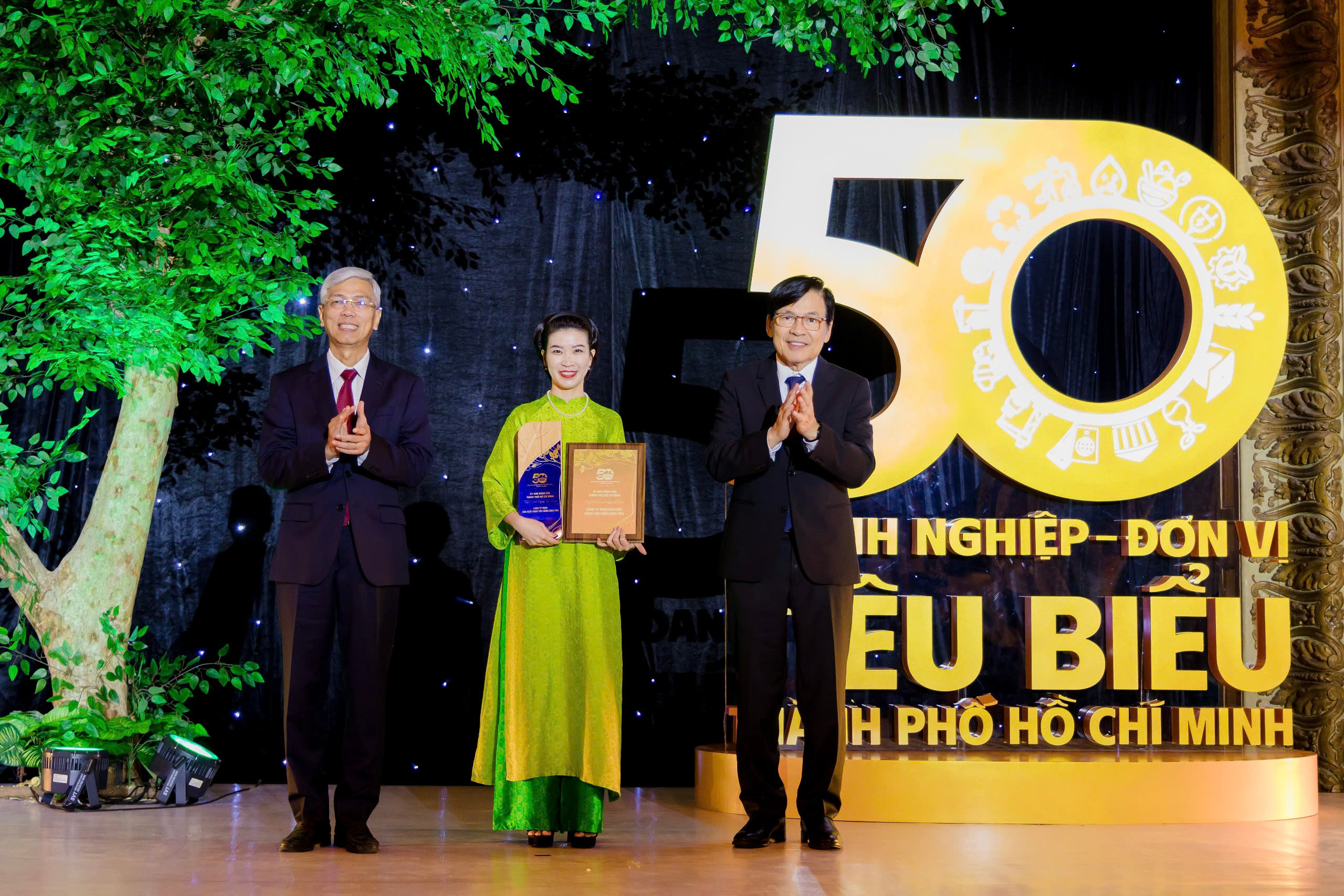 Biti's được vinh danh l&agrave; doanh nghiệp ti&ecirc;u biểu TP HCM- Ảnh 1.