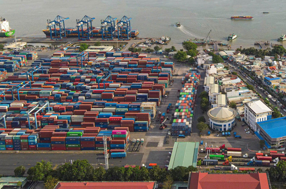 Cảng Cát Lái - cảng container quốc tế lớn và hiện đại nhất Việt Nam đang đối mặt tình trạng quá tải kéo dài