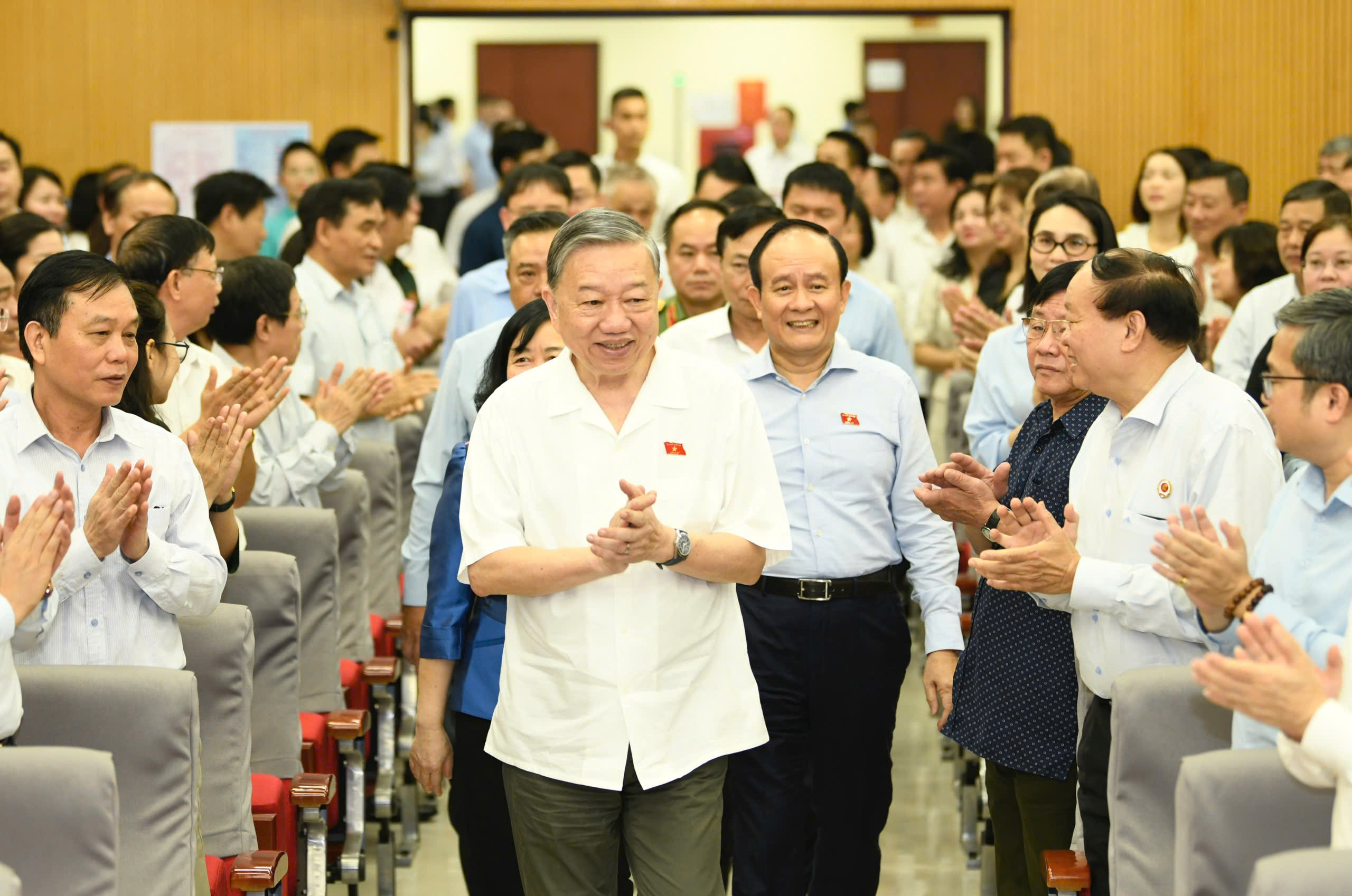Tổng B&iacute; thư T&ocirc; L&acirc;m tiếp x&uacute;c cử tri TP H&agrave; Nội- Ảnh 1.