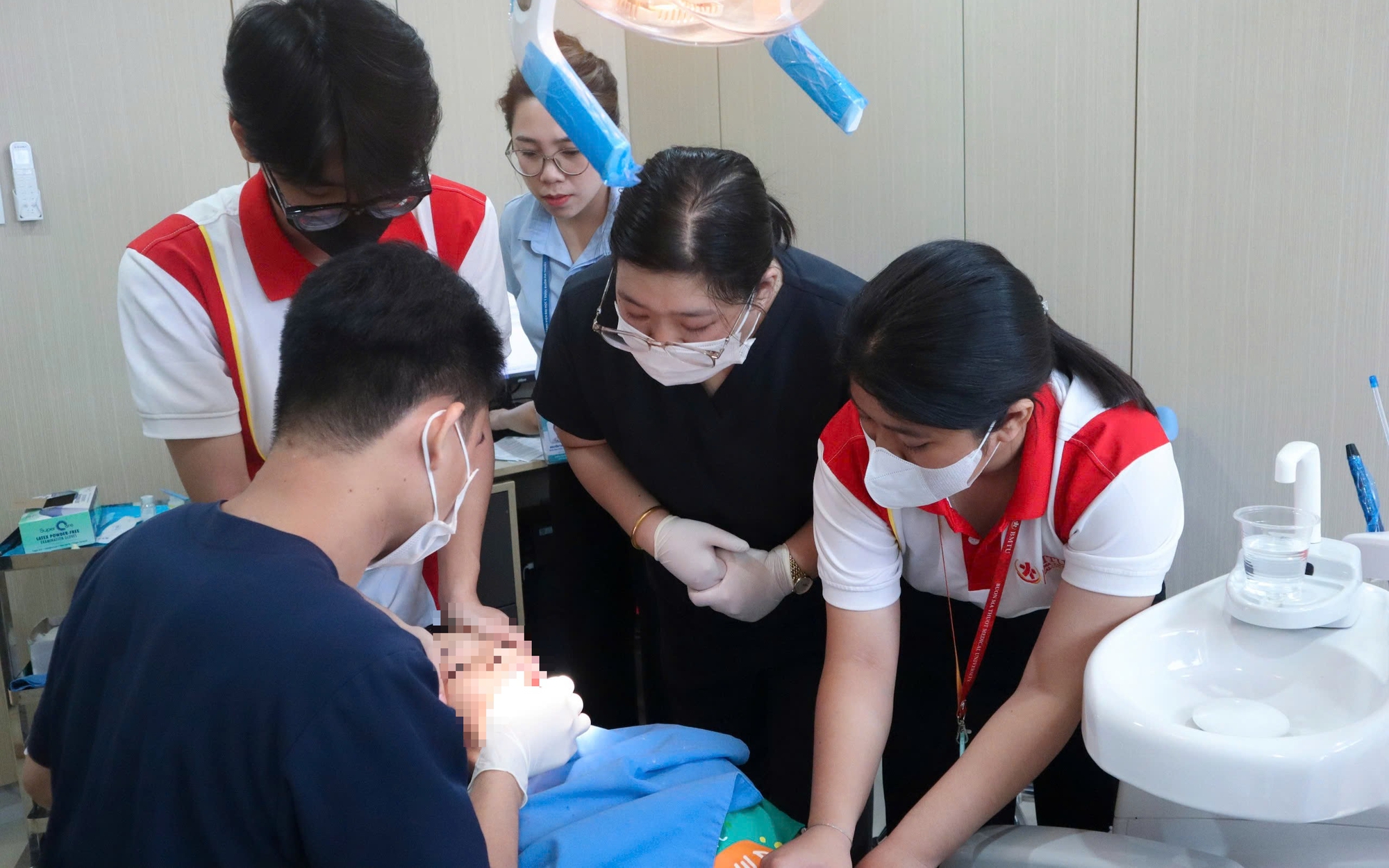 Lãnh đạo Sở Y tế Đắk Lắk thông tin vụ việc tại Bệnh viện Đại học Y Dược Buôn Ma Thuột - Ảnh 2.