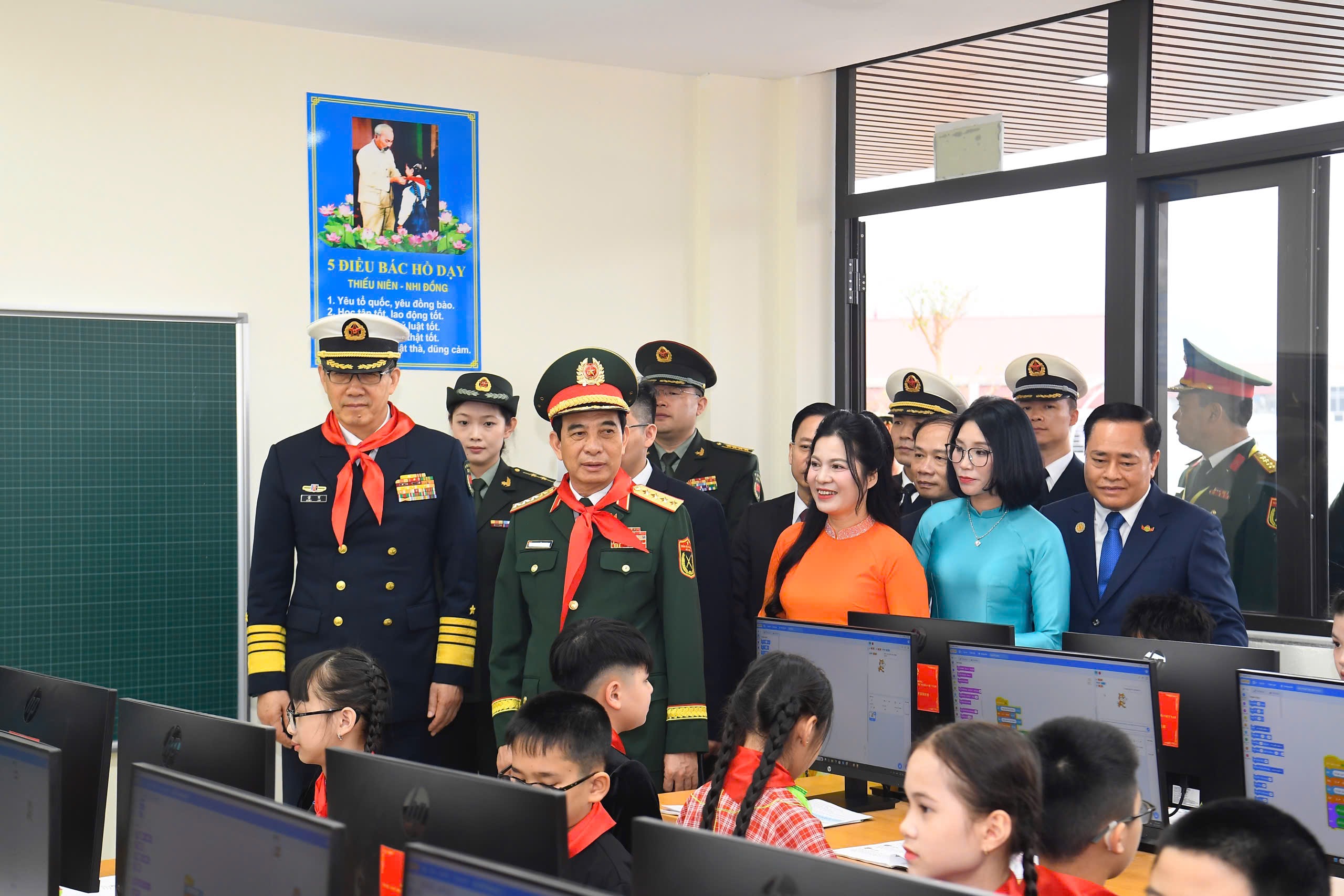 Bộ trưởng Phan Văn Giang đón Bộ trưởng Quốc phòng Trung Quốc sang Việt Nam giao lưu hữu nghị- Ảnh 7.