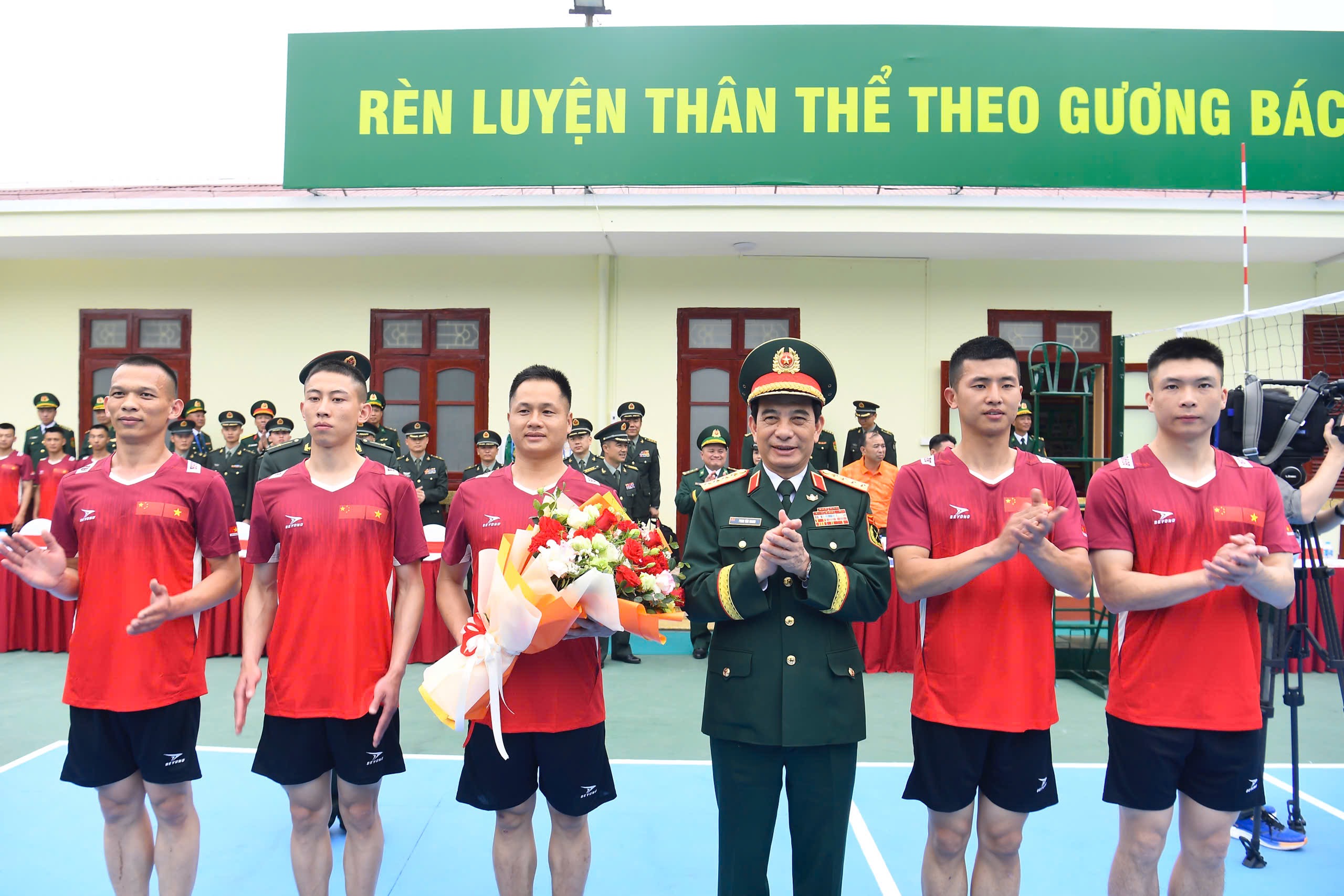 Bộ trưởng Phan Văn Giang đón Bộ trưởng Quốc phòng Trung Quốc sang Việt Nam giao lưu hữu nghị- Ảnh 11.