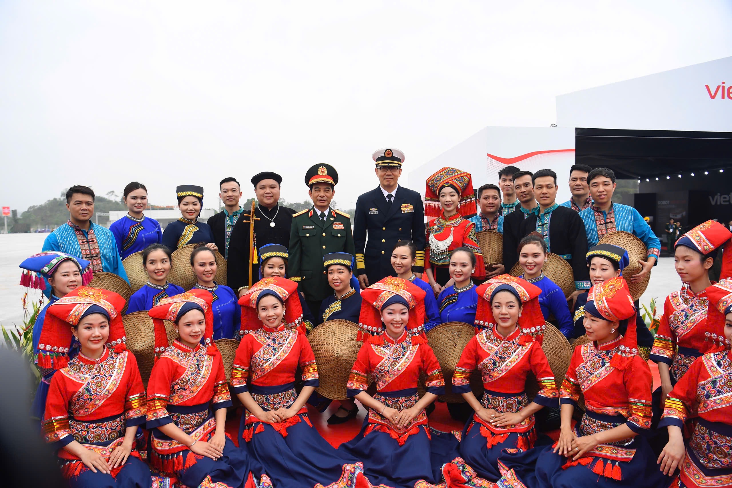 Bộ trưởng Phan Văn Giang đón Bộ trưởng Quốc phòng Trung Quốc sang Việt Nam giao lưu hữu nghị- Ảnh 15.