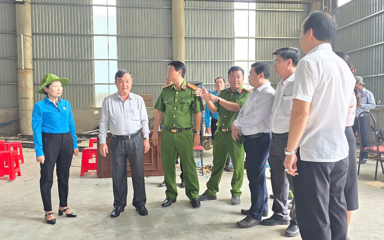 Vụ sập nhà xưởng khiến 3 người tử vong: Phó Chủ tịch tỉnh Bình Dương đến hiện trường