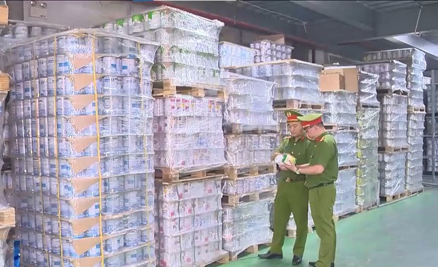 Vụ sữa giả: Thủ tướng y&ecirc;u cầu Bộ C&ocirc;ng an đẩy nhanh tiến độ điều tra- Ảnh 1.