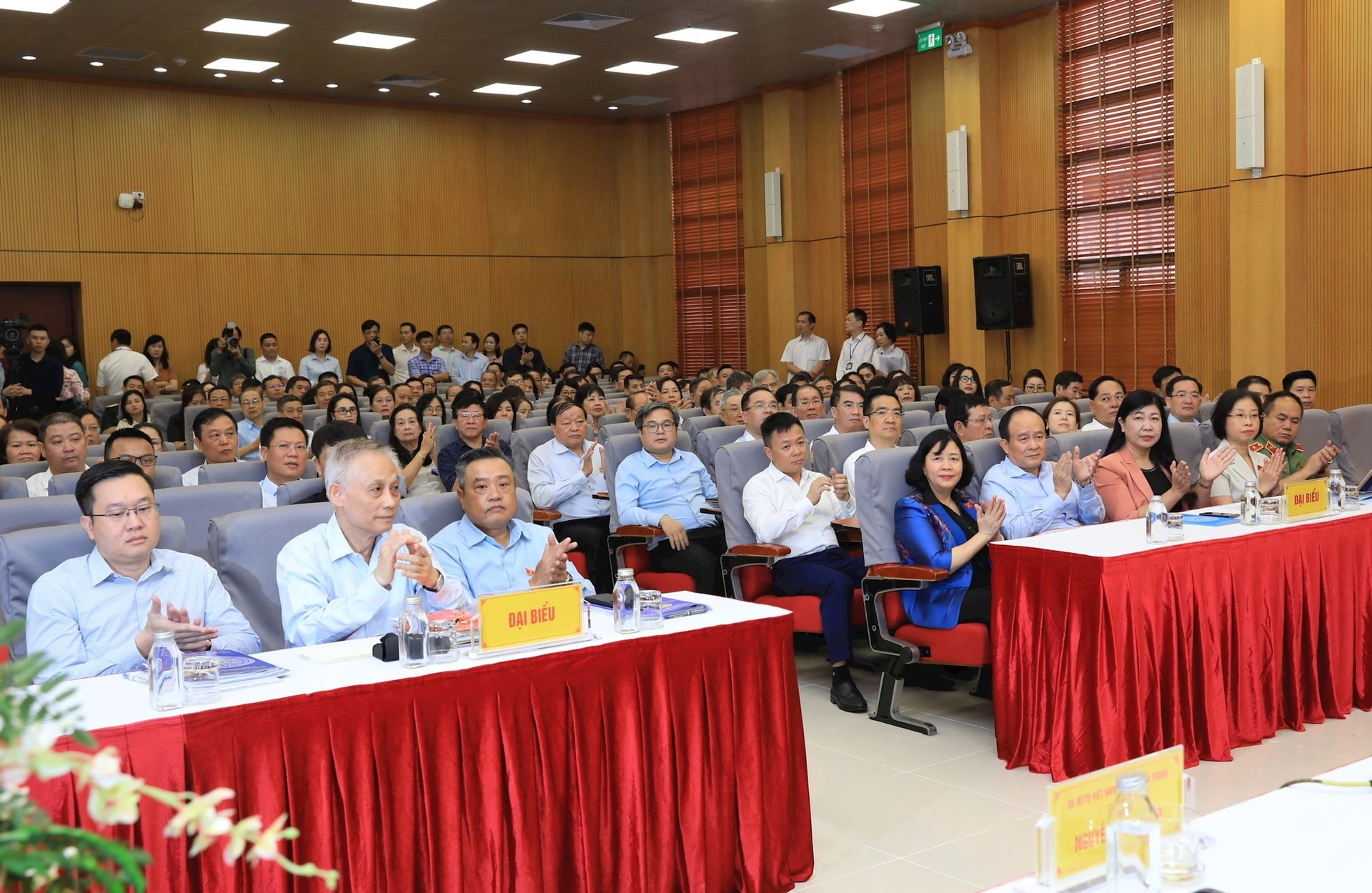 Tổng B&iacute; thư T&ocirc; L&acirc;m tiếp x&uacute;c cử tri TP H&agrave; Nội- Ảnh 5.