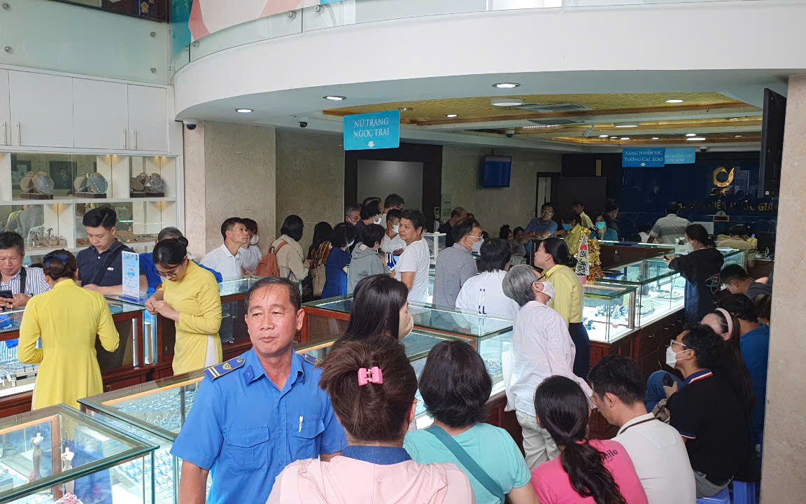 Tối 17-4, giá vàng bất ngờ sụt giảm