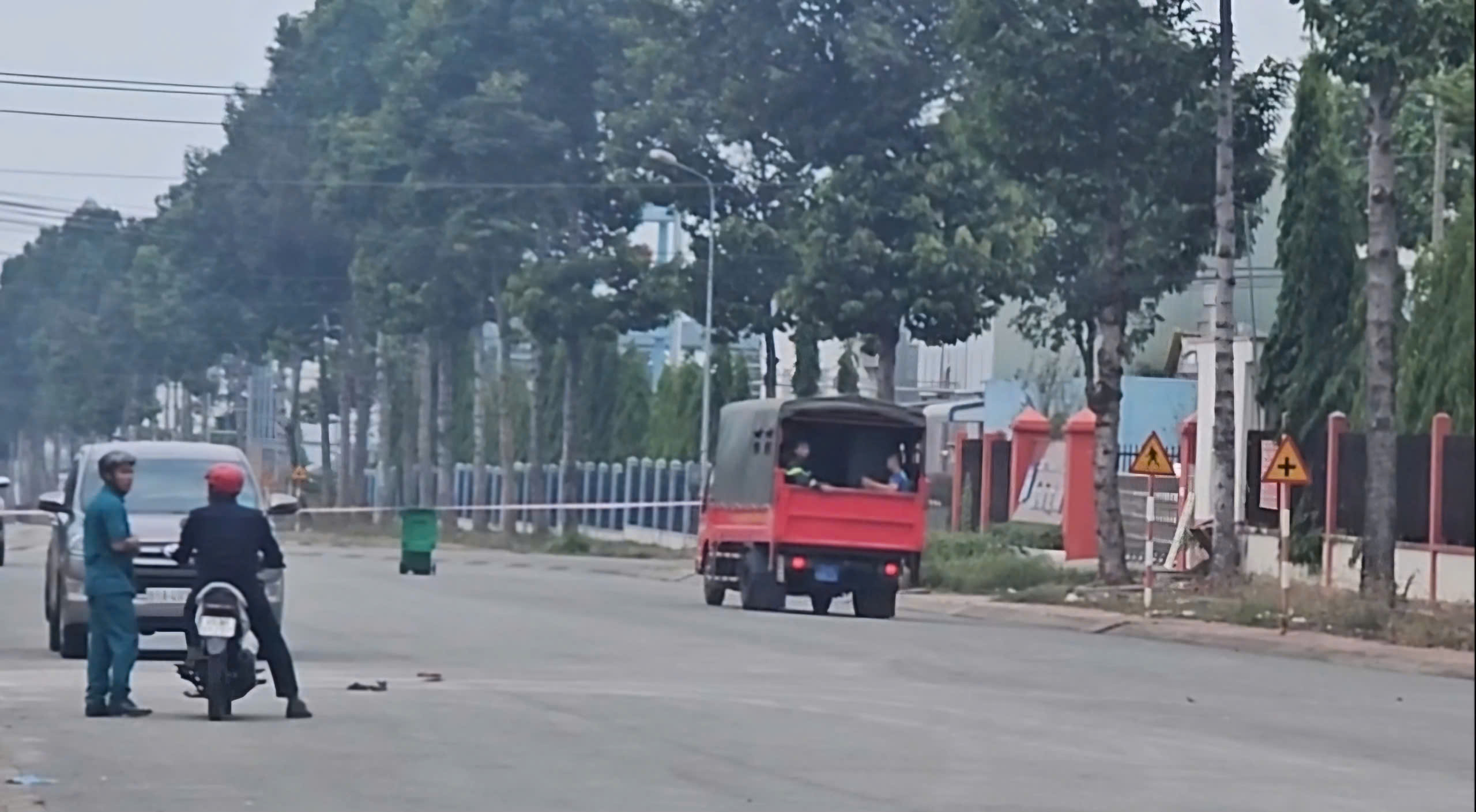 CLIP: Hiện trường vụ sập s&agrave;n c&ocirc;ng tr&igrave;nh ở B&igrave;nh Dương khiến 3 người tử vong- Ảnh 5.