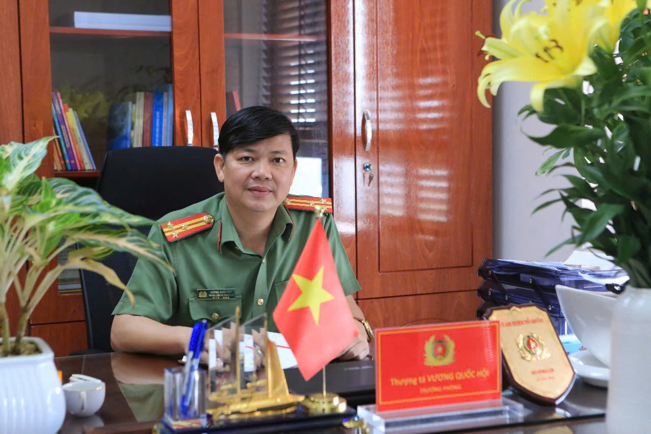 L&atilde;nh đạo C&ocirc;ng an Quảng Nam ch&uacute;c mừng fanpage vượt 200.000 lượt theo d&otilde;i- Ảnh 4.