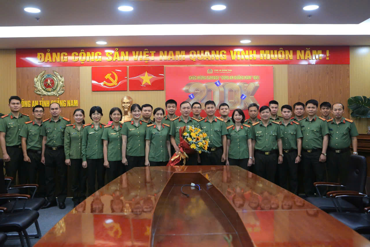L&atilde;nh đạo C&ocirc;ng an Quảng Nam ch&uacute;c mừng fanpage vượt 200.000 lượt theo d&otilde;i- Ảnh 3.