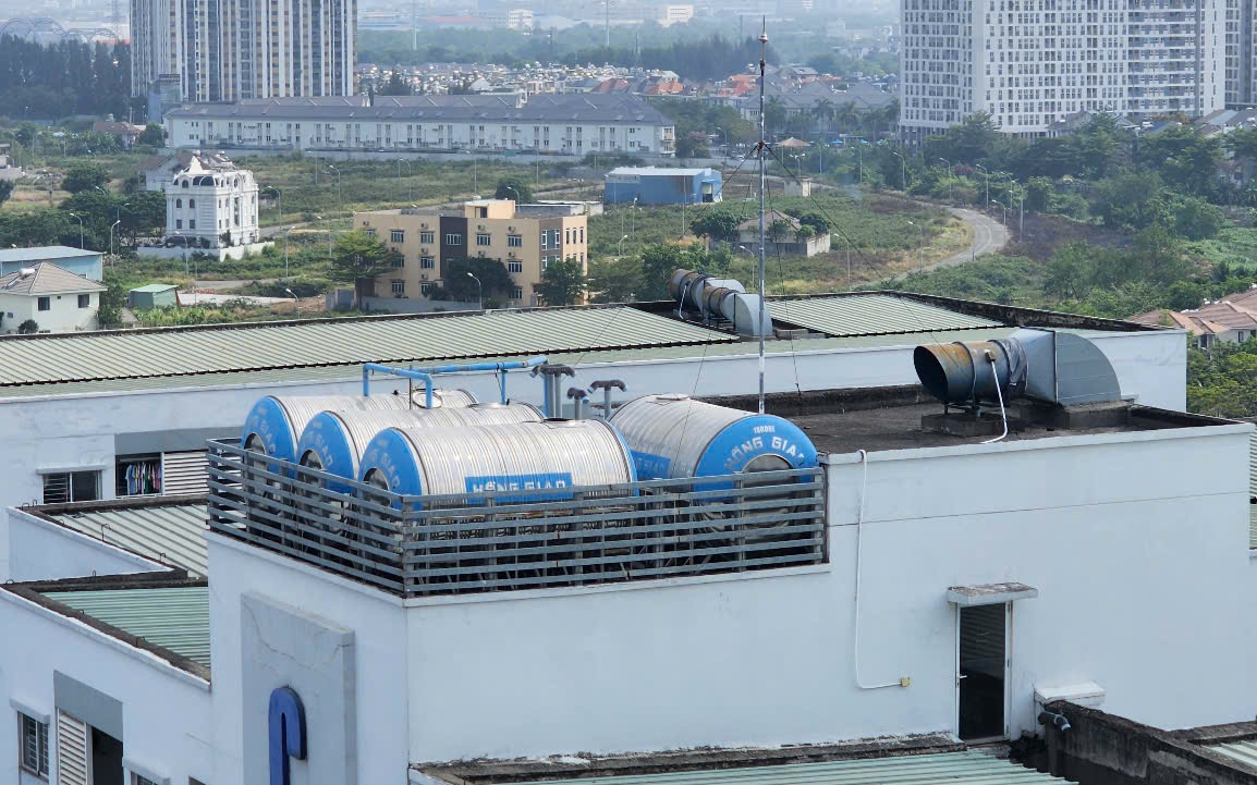 "Nước từ nhà máy uống trực tiếp được nhưng đến vòi của không ít hộ dân chung cư thì không bảo đảm"