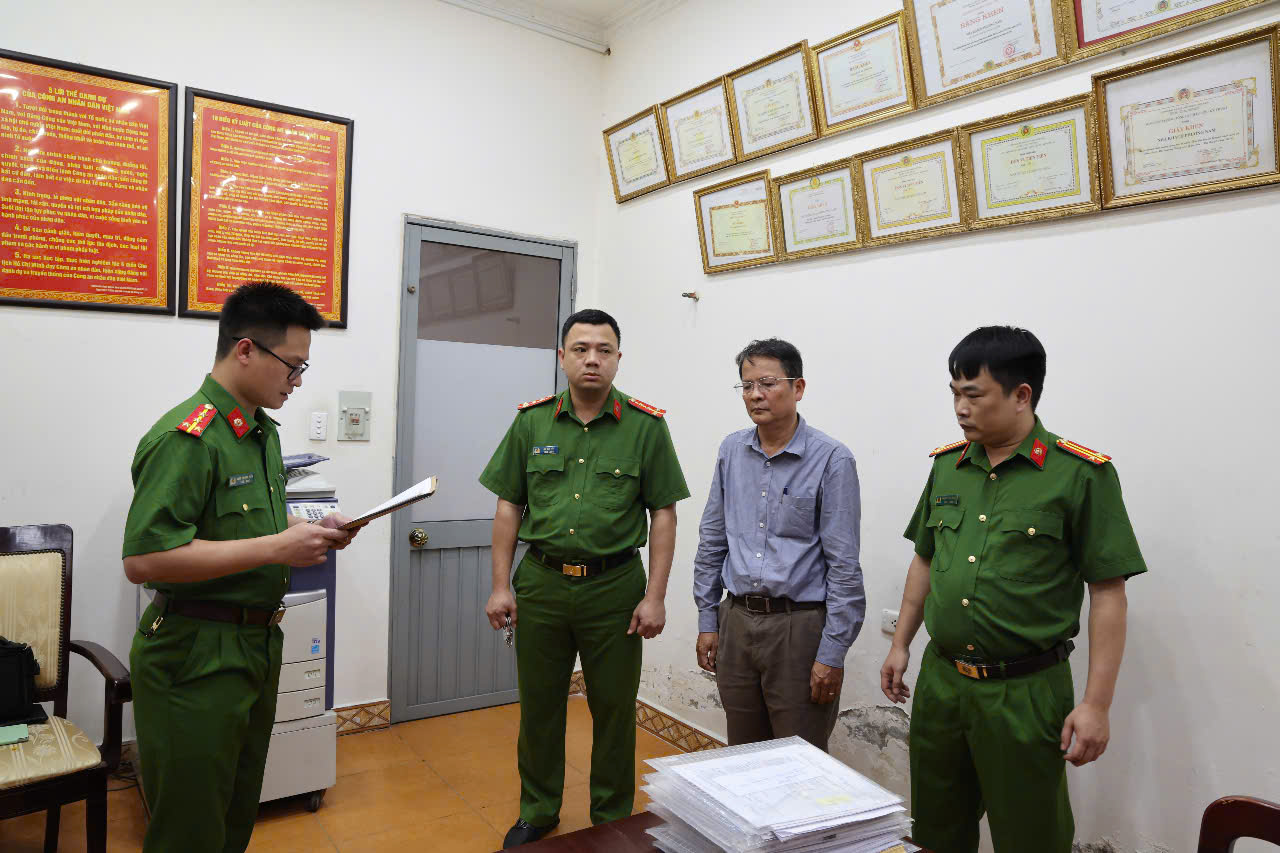 Bắt Ph&oacute; gi&aacute;m đốc Trung t&acirc;m kiểm định ở TP HCM với h&agrave;nh vi "cực kỳ nguy hiểm"- Ảnh 2.