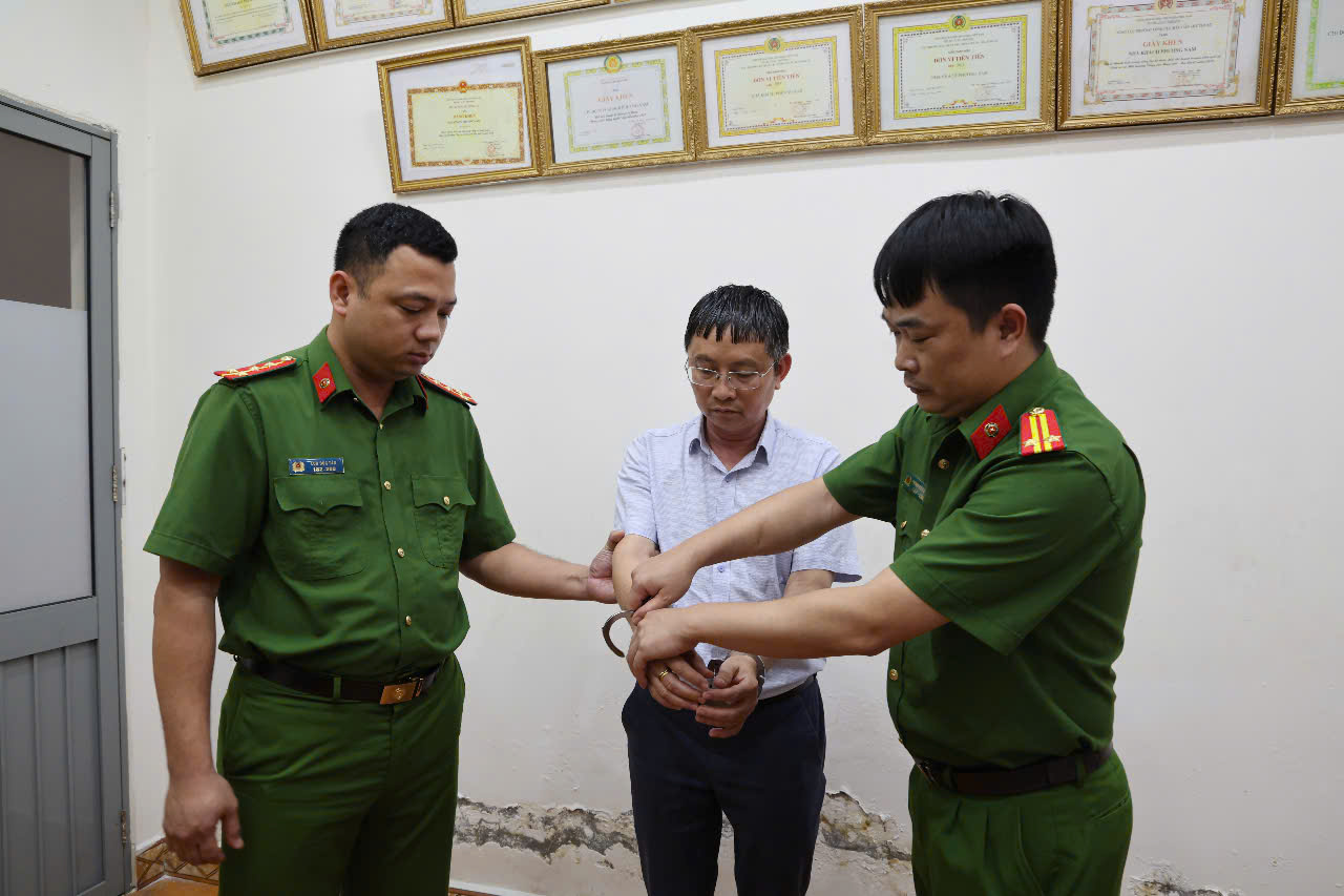 Bắt Ph&oacute; gi&aacute;m đốc Trung t&acirc;m kiểm định ở TP HCM với h&agrave;nh vi "cực kỳ nguy hiểm"- Ảnh 1.
