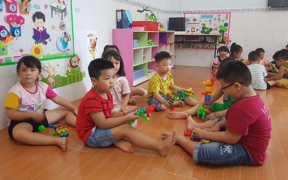 Đề xuất hỗ trợ học phí, tiền ăn trưa cho con công nhân