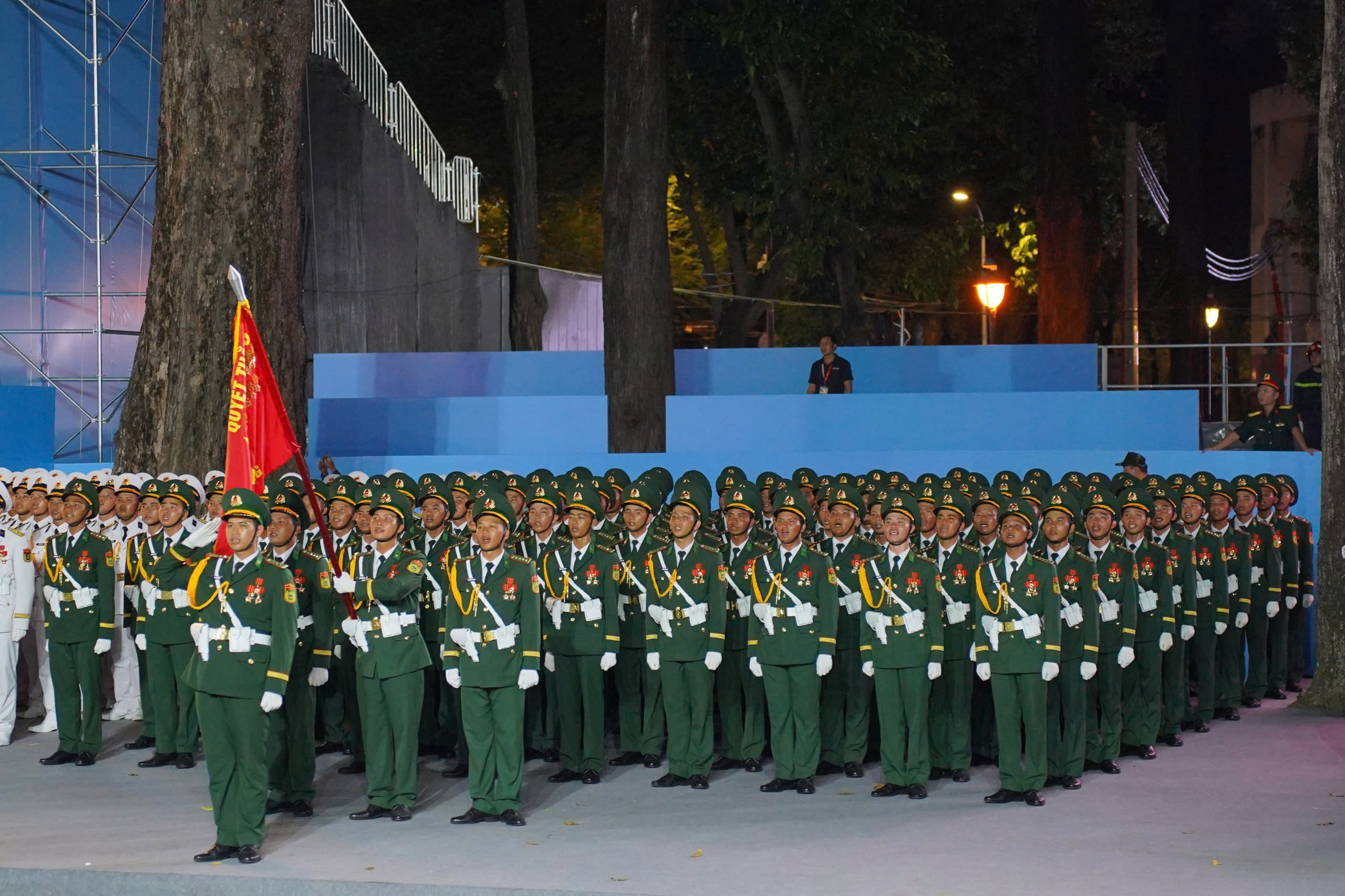Th&ocirc;ng điệp h&agrave;o h&ugrave;ng được gửi đi từ mỗi khối diễu binh, diễu h&agrave;nh- Ảnh 2.