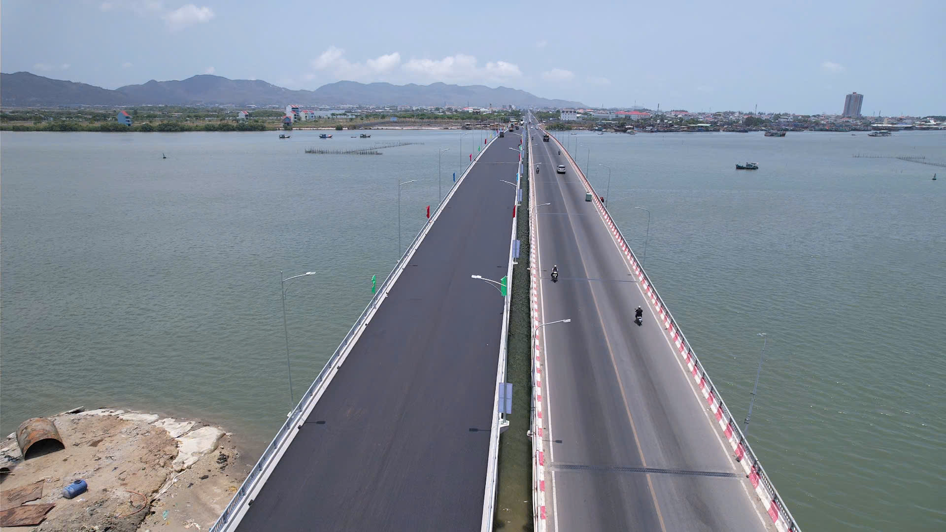 Cận cảnh đường cao tốc, đường ven biển ở Bà Rịa - Vũng Tàu trước ngày thông xe- Ảnh 7.