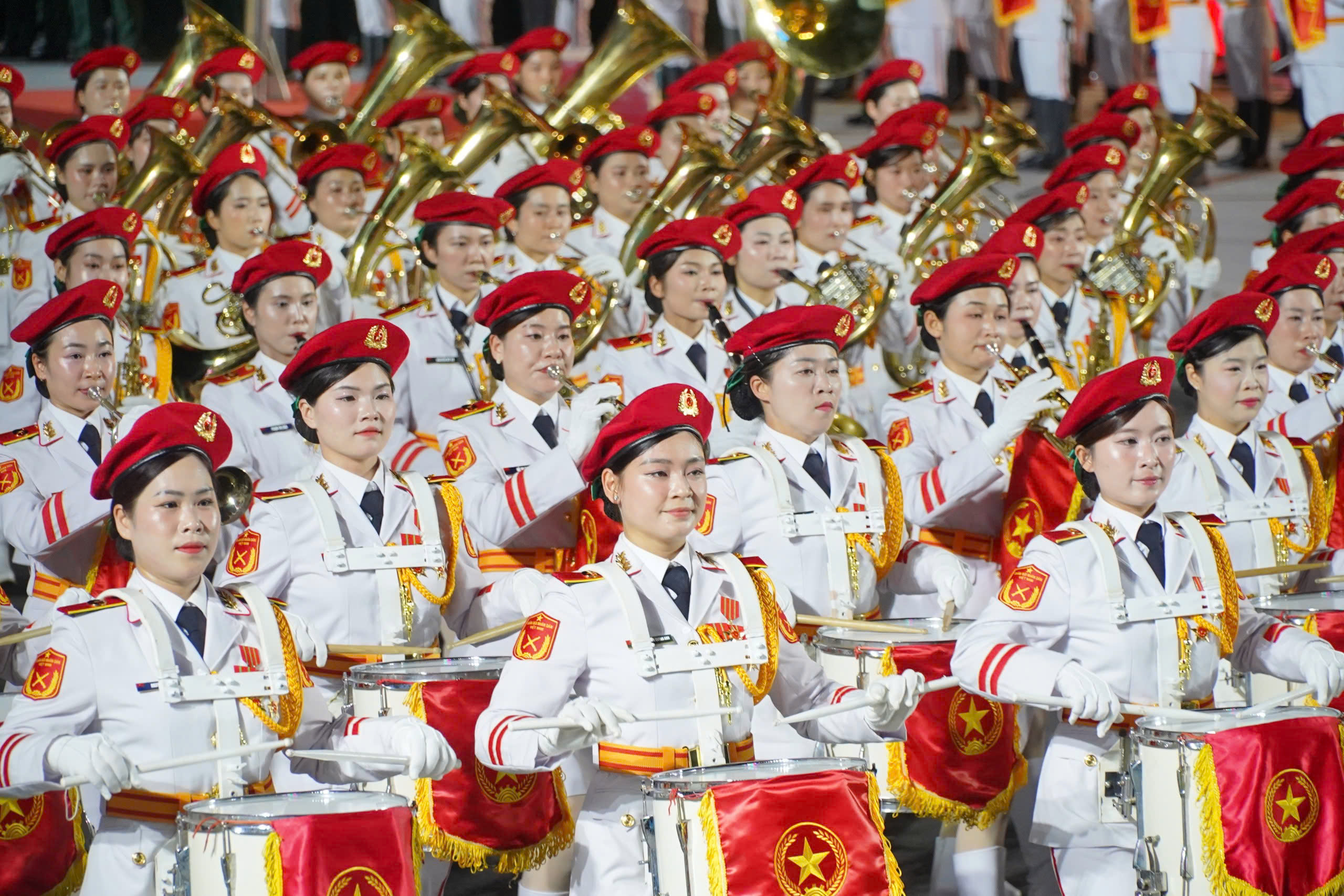 Khối nữ Qu&acirc;n nhạc Việt Nam