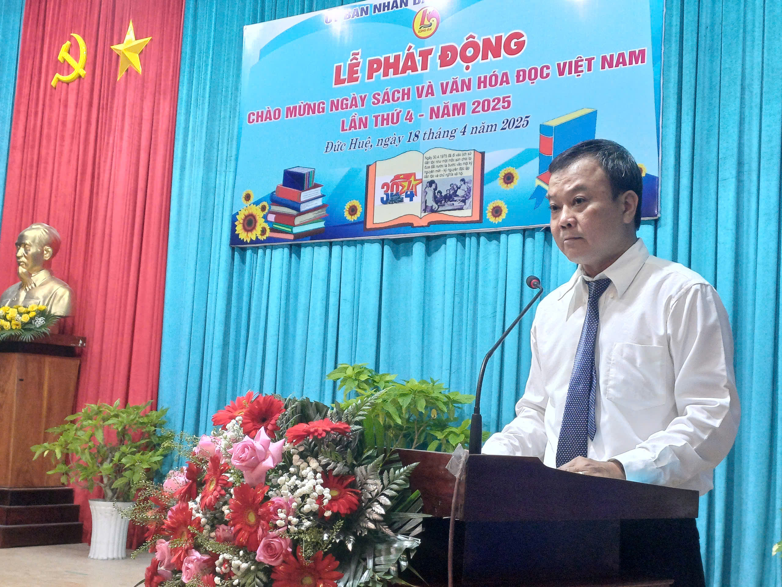 B&aacute;o Người Lao Động trao 150 suất hỗ trợ học tập tại 3 huyện ở Long An- Ảnh 11.