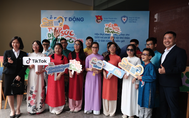 "Tiếp sức đến trường" 2025 trao 1.200 suất học bổng cho học sinh khuyết tật