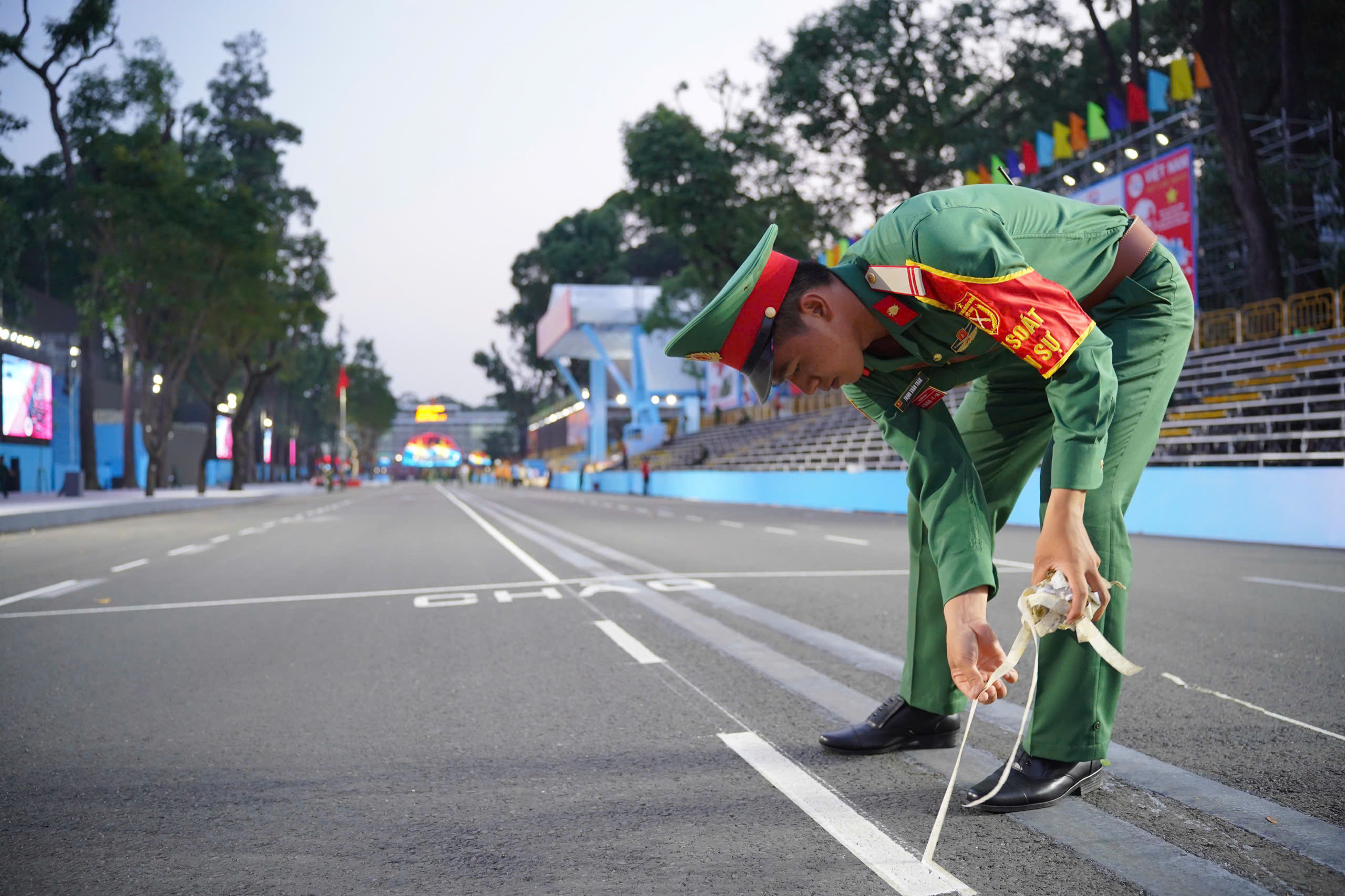 Ho&agrave;nh tr&aacute;ng tổng hợp luyện diễu binh, diễu h&agrave;nh lễ 30-4 tại TP HCM- Ảnh 3.