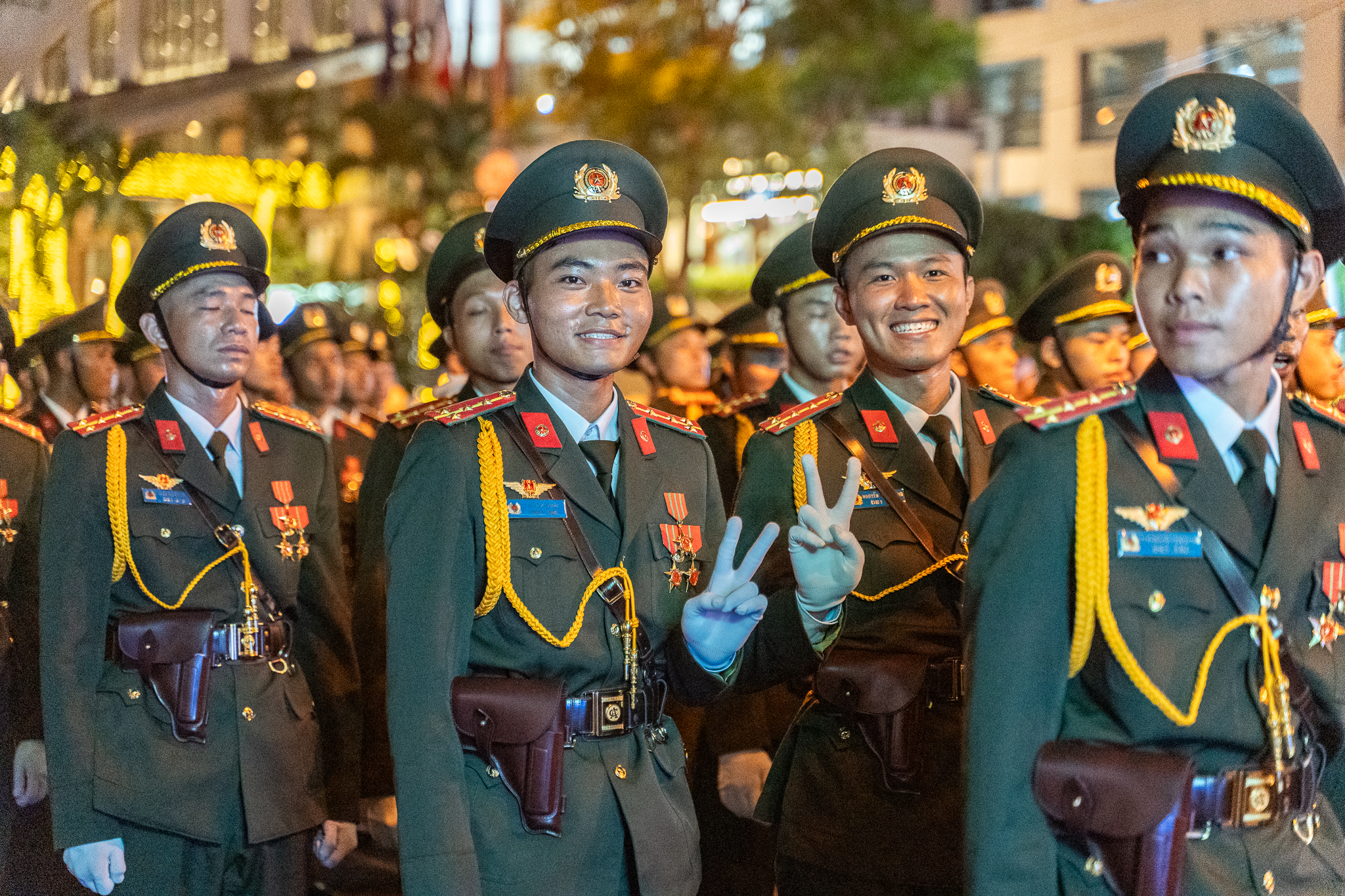 VIDEO: Người d&acirc;n phấn kh&iacute;ch xem tổng hợp luyện diễu binh, diễu h&agrave;nh lễ 30-4- Ảnh 16.