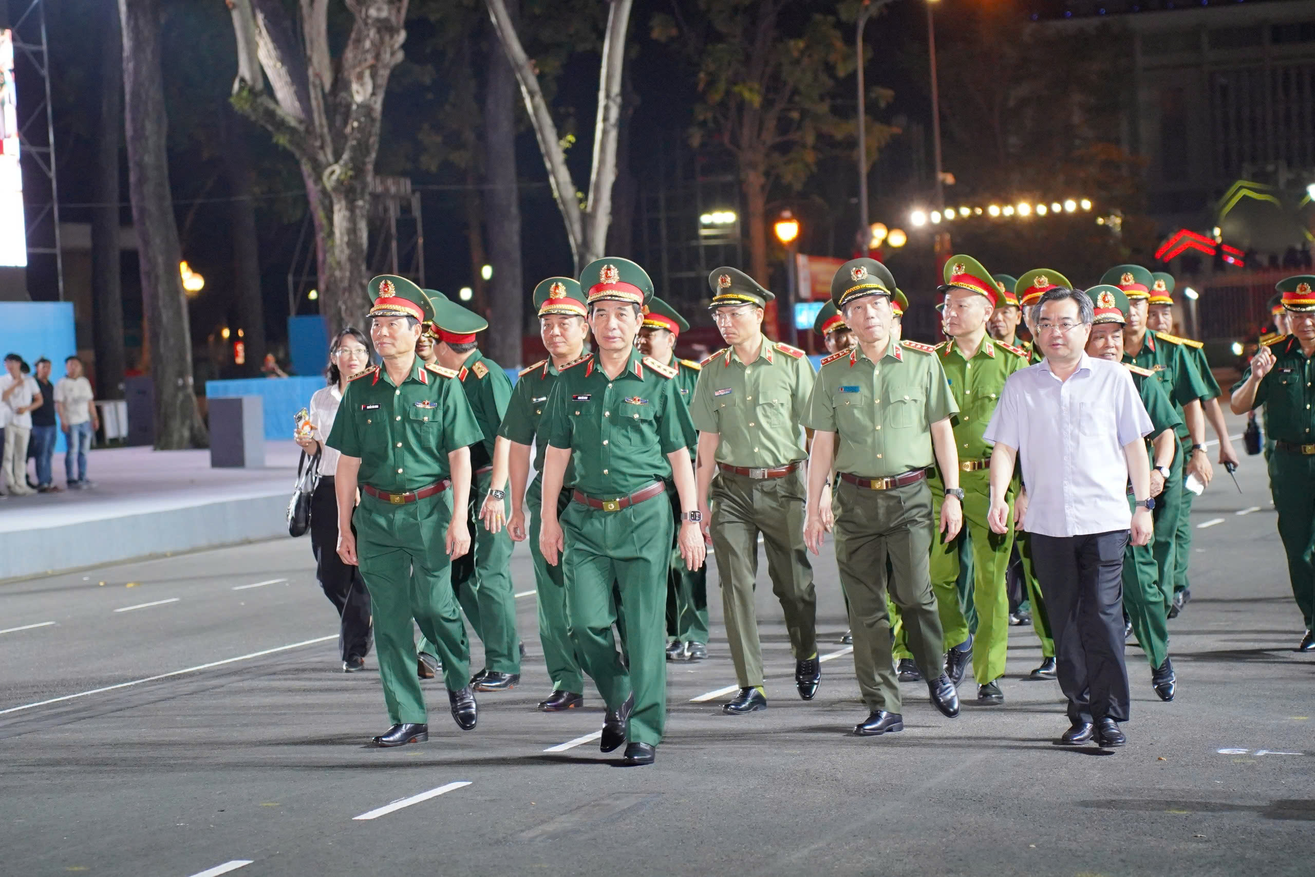 Th&ocirc;ng điệp h&agrave;o h&ugrave;ng được gửi đi từ mỗi khối diễu binh, diễu h&agrave;nh- Ảnh 1.