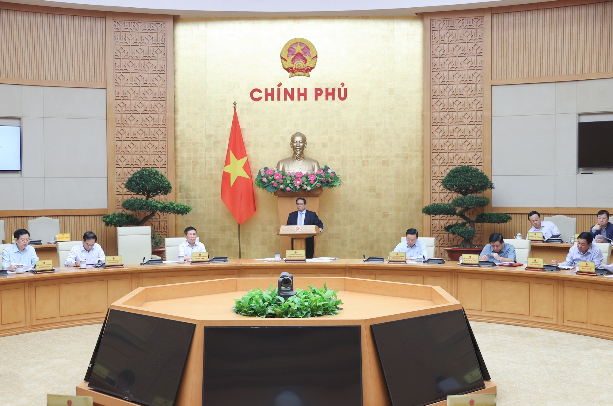 Ho&agrave;n thiện thể chế với tinh thần "thần tốc, thần tốc hơn nữa" của Đại thắng m&ugrave;a Xu&acirc;n năm 1975- Ảnh 2.