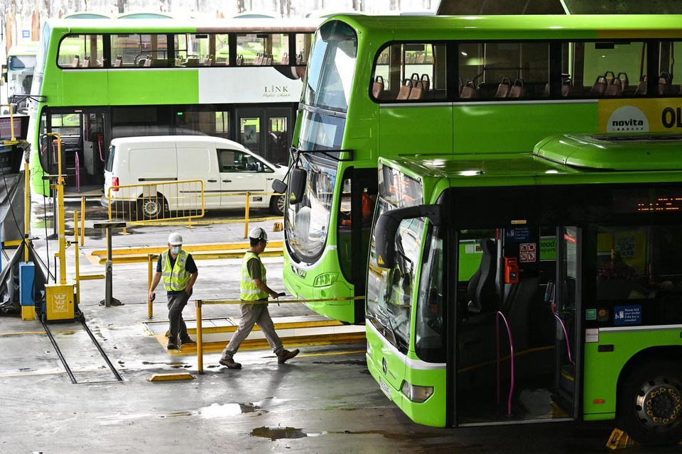 Bước tiến xe bu&yacute;t điện của Singapore- Ảnh 1.