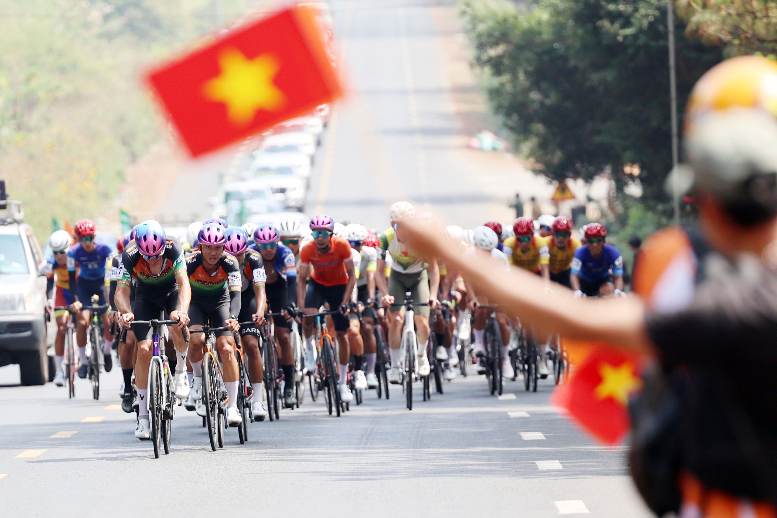 Loic Desriac thắng chặng 14 C&uacute;p truyền h&igrave;nh HTV-T&ocirc;n Đ&ocirc;ng &Aacute; 2025- Ảnh 2.