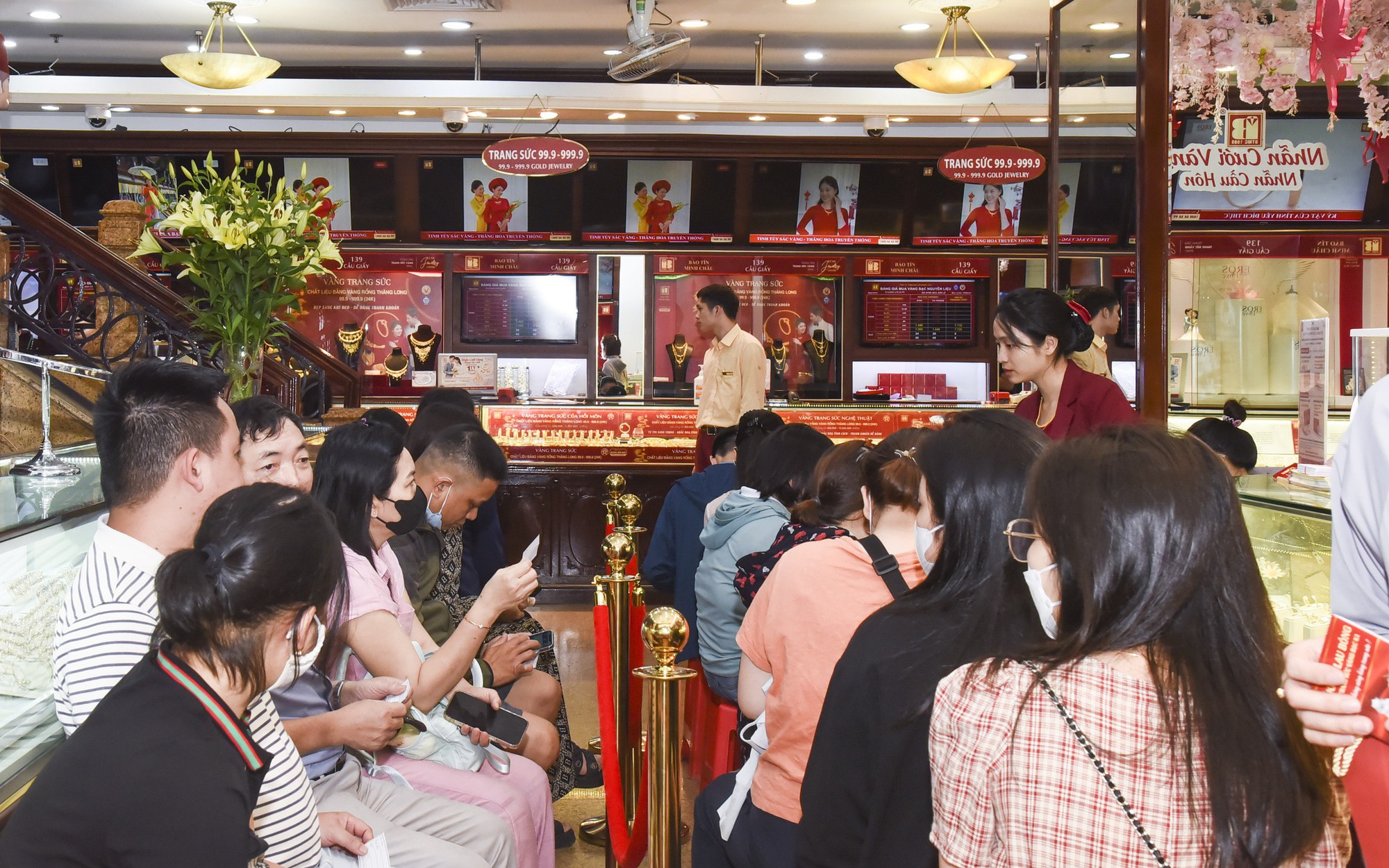 Phó Thủ tướng chỉ đạo nóng về diễn biến giá vàng trong nước