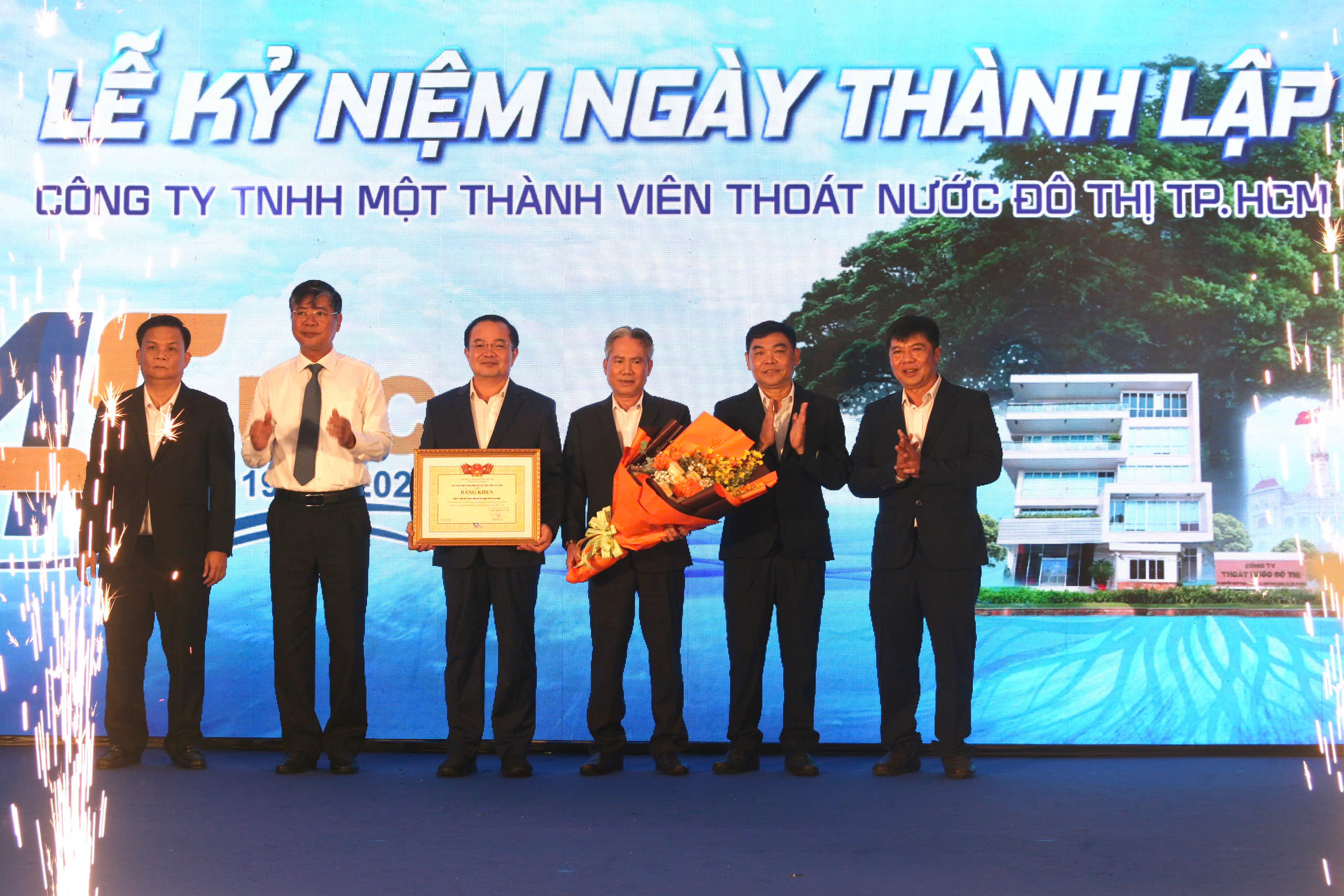 45 năm th&agrave;nh lập C&ocirc;ng ty TNHH MTV Tho&aacute;t nước đ&ocirc; thị TP HCM: Kh&ocirc;ng ngừng cống hiến- Ảnh 4.
