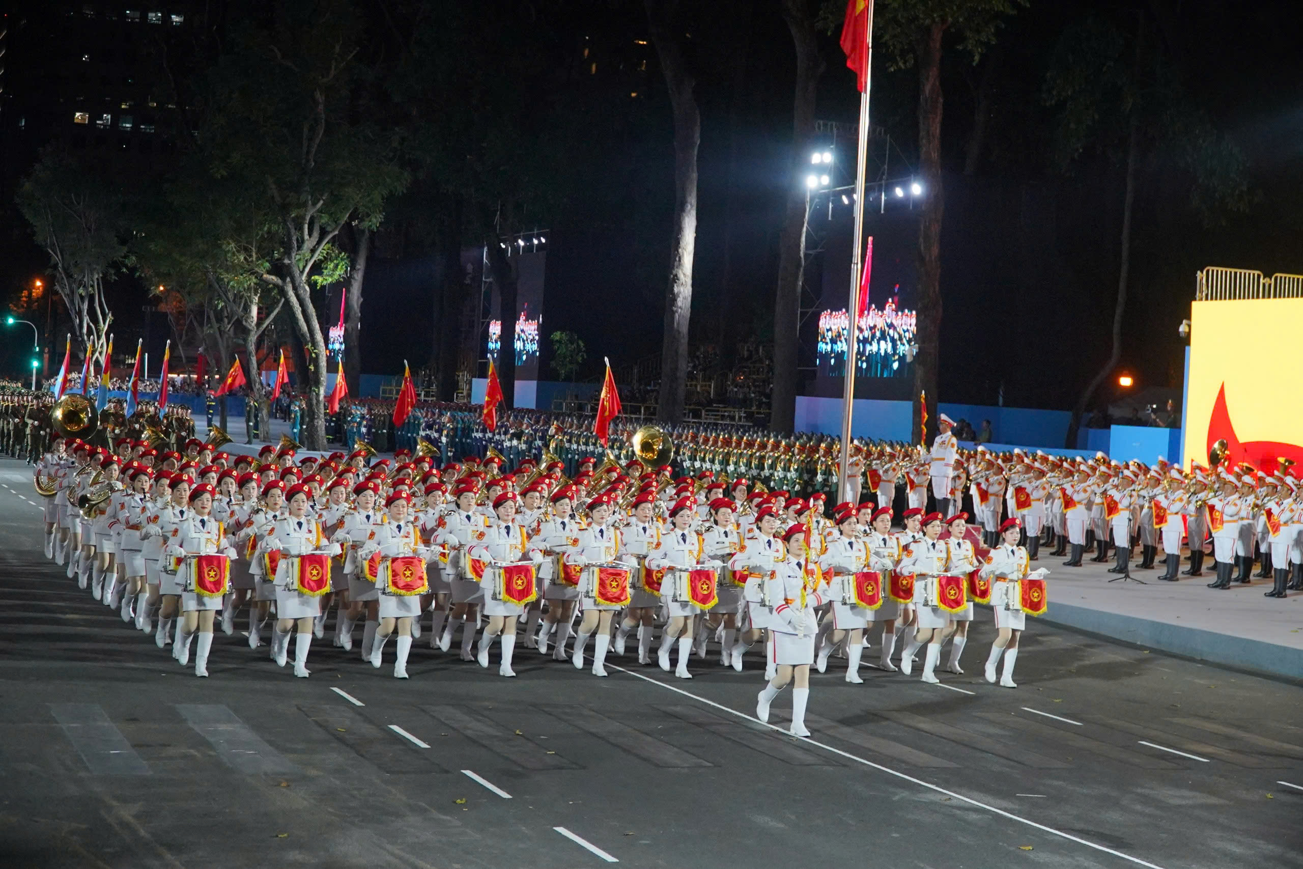 Khối nữ Qu&acirc;n nhạc Việt Nam
