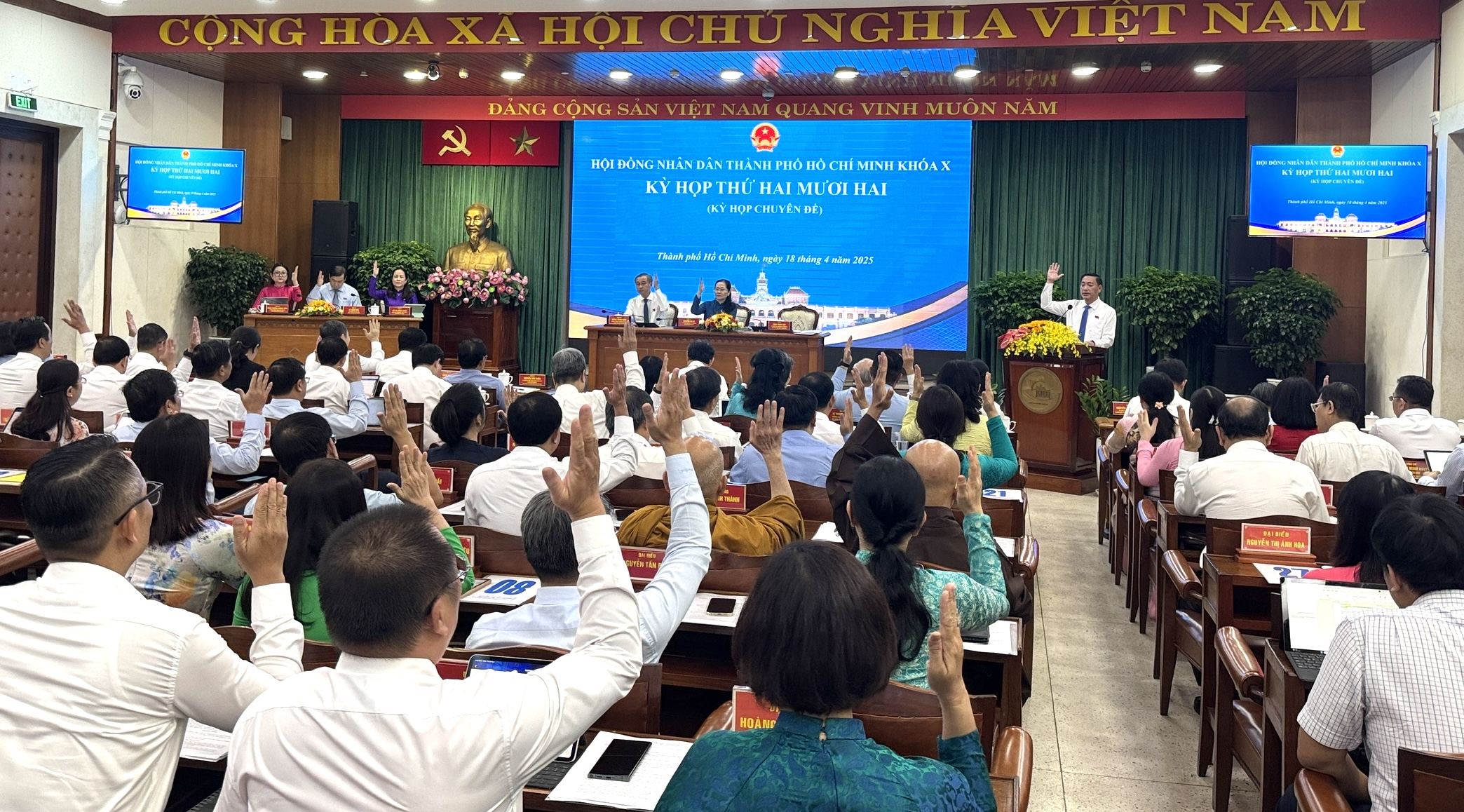 HĐND TP HCM đang họp "kỳ họp mang tính lịch sử"- Ảnh 2.