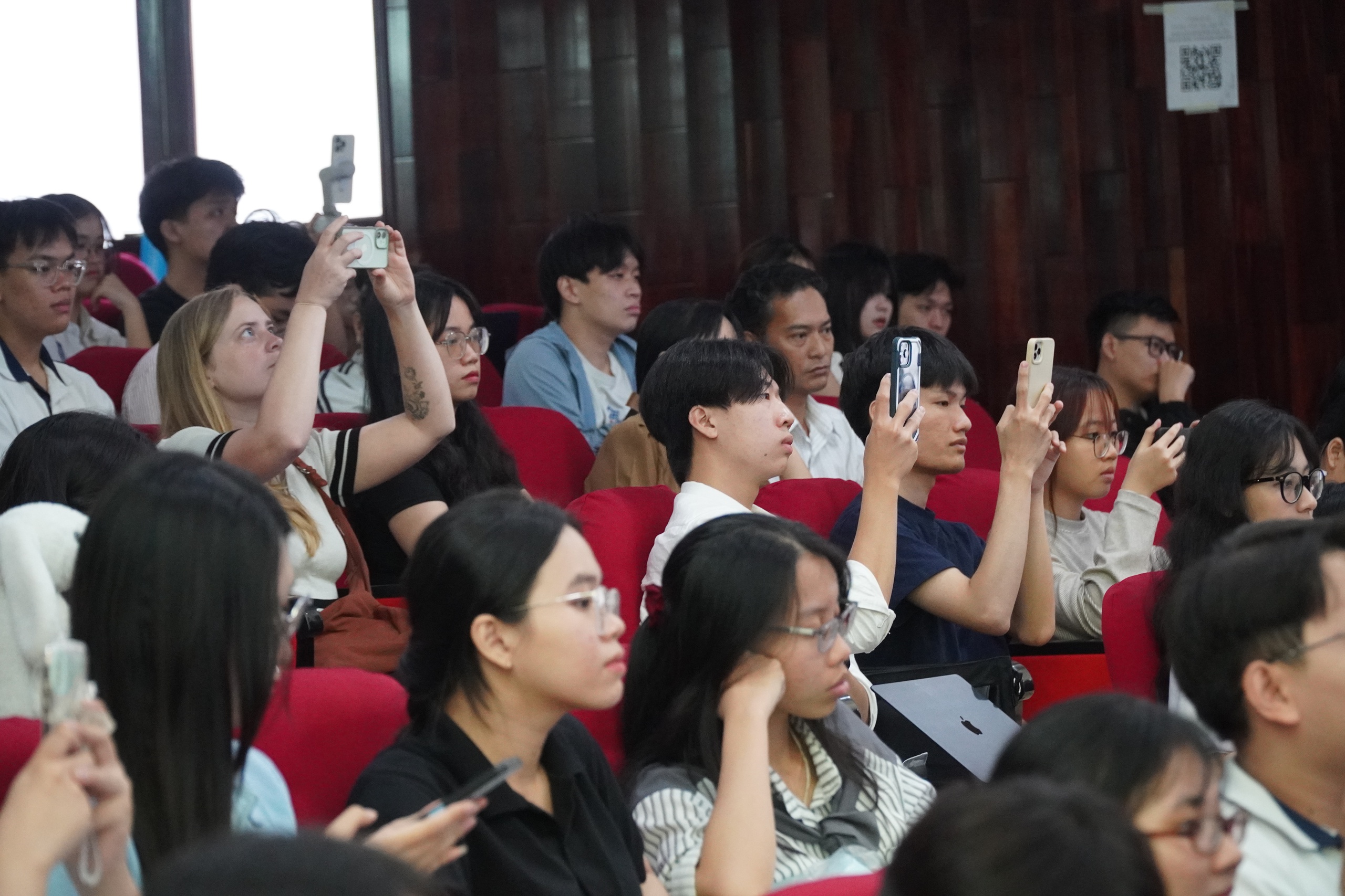 Giải thưởng Văn học trẻ ĐHQG TP HCM chỉ có 1 giải nhất- Ảnh 4.