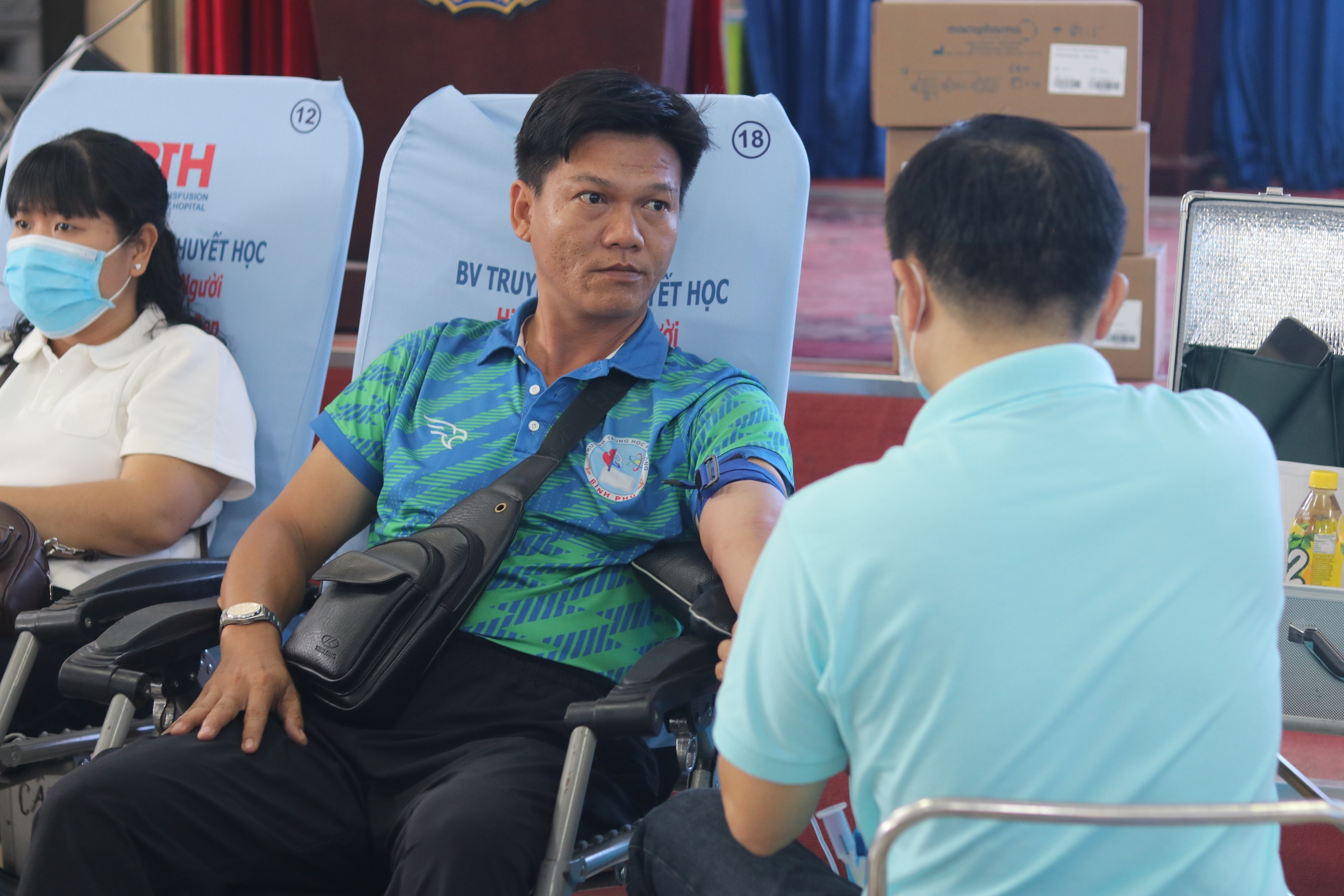 Hơn 150 CNVC-LĐ tham gia hiến m&aacute;u t&igrave;nh nguyện ch&agrave;o mừng Th&aacute;ng C&ocirc;ng nh&acirc;n- Ảnh 3.