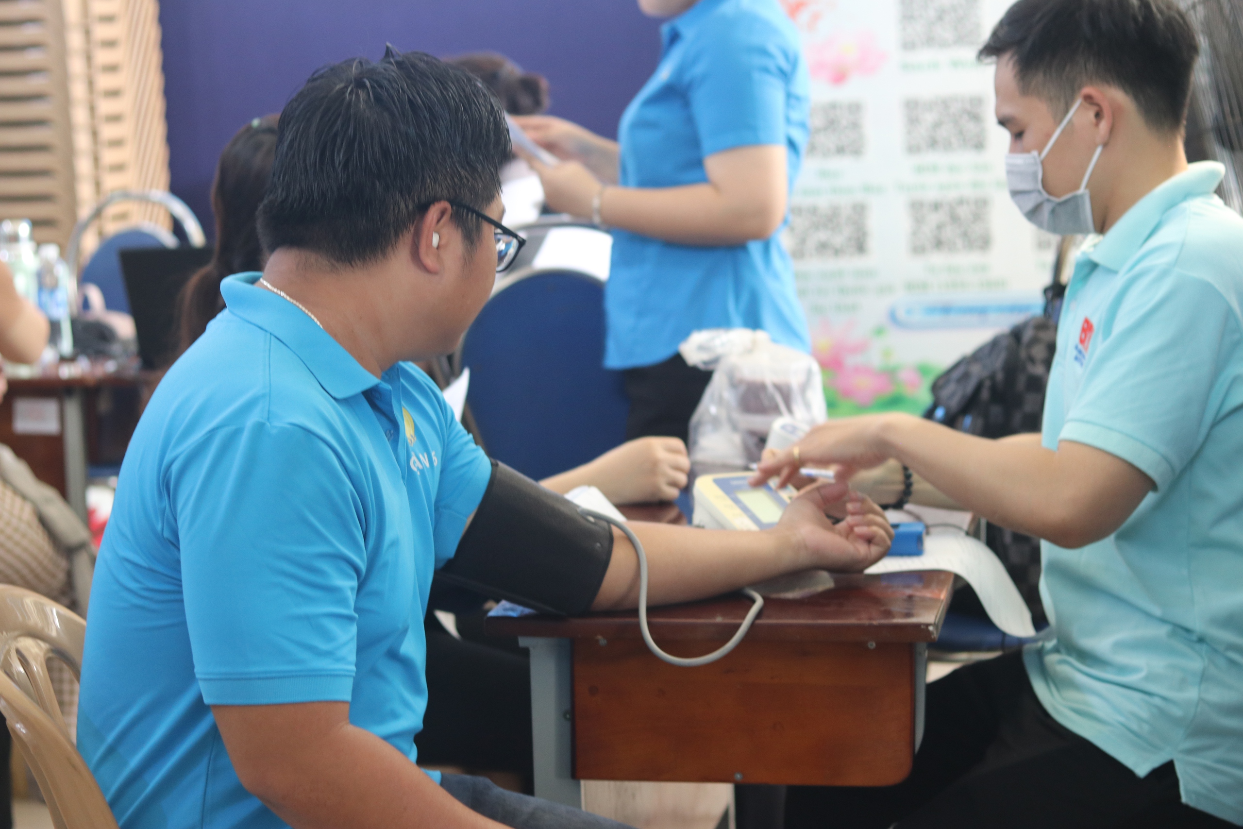 Hơn 150 CNVC-LĐ tham gia hiến m&aacute;u t&igrave;nh nguyện ch&agrave;o mừng Th&aacute;ng C&ocirc;ng nh&acirc;n- Ảnh 11.