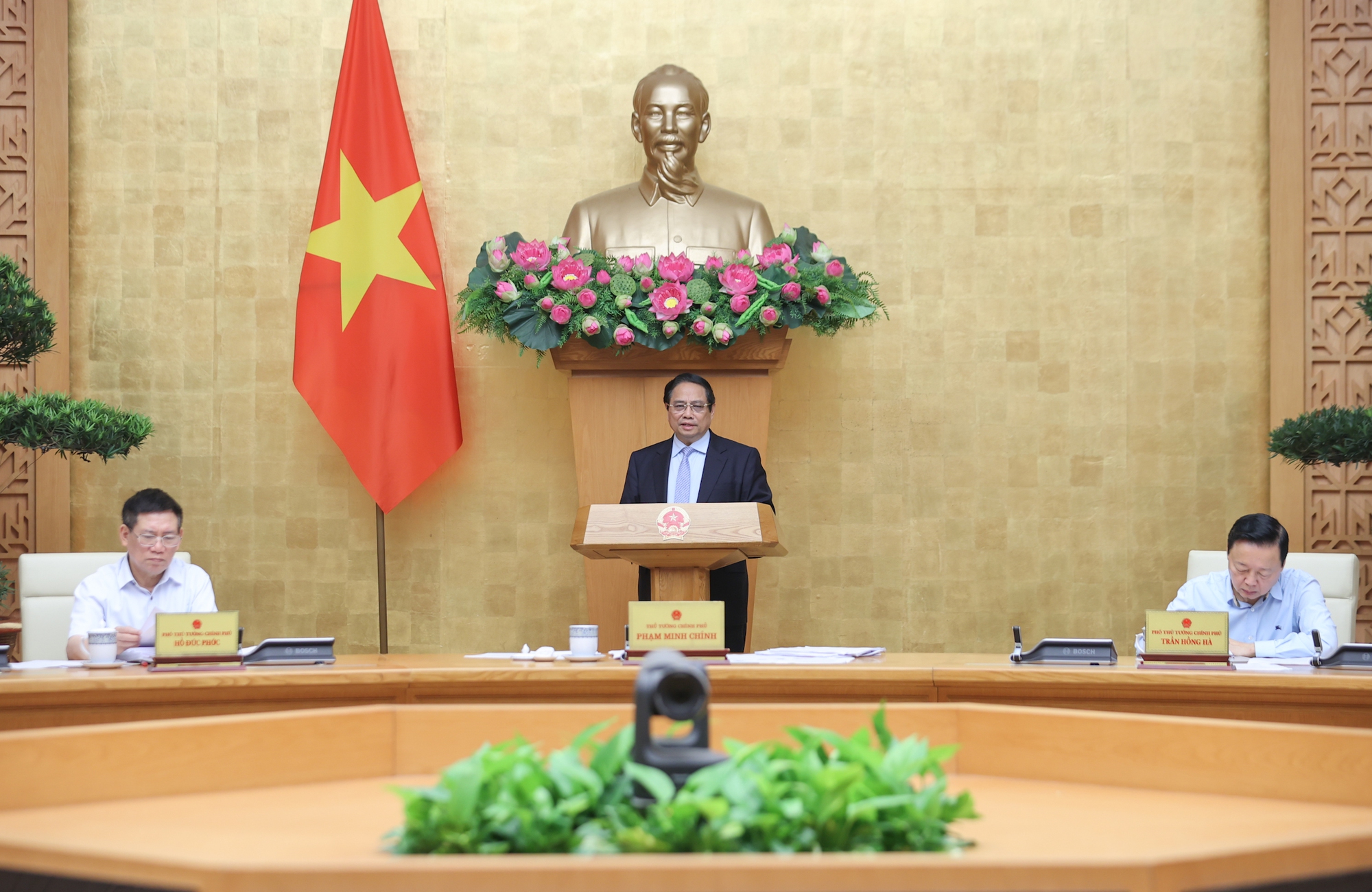 Thủ tướng yêu cầu cắt giảm các thủ tục rườm rà theo chỉ đạo của Tổng Bí thư Tô Lâm- Ảnh 1.