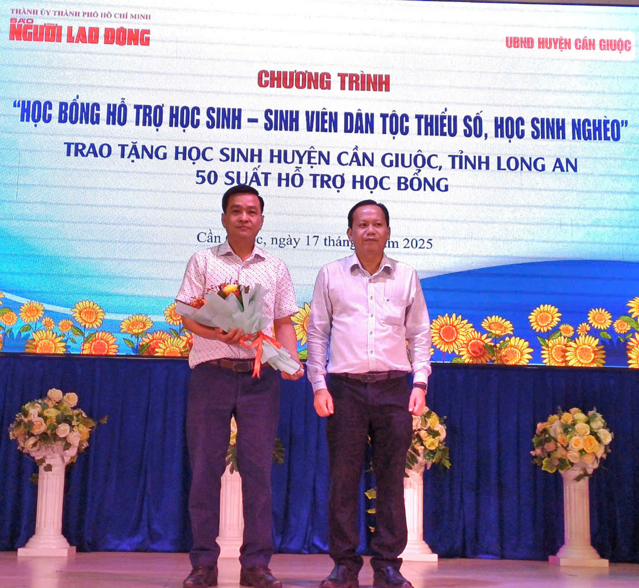B&aacute;o Người Lao Động trao 150 suất hỗ trợ học tập tại 3 huyện ở Long An- Ảnh 26.