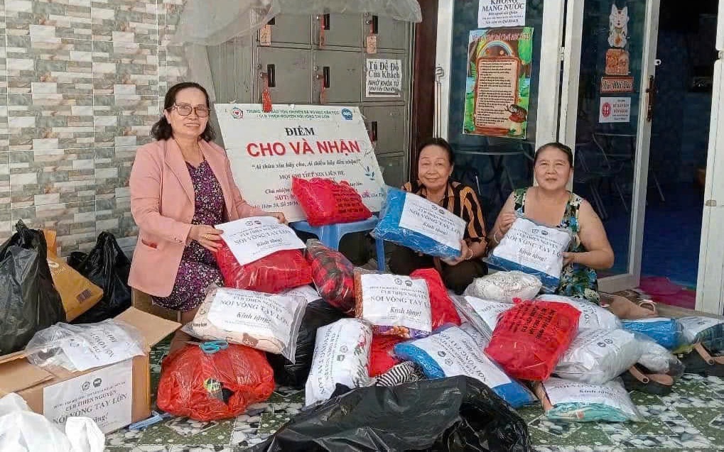 Cuộc thi viết "Lòng tốt quanh ta": Nữ nhà thơ hết mình vì cộng đồng