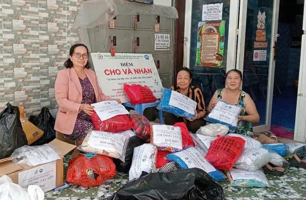 Cuộc thi viết "Lòng tốt quanh ta": Nữ nhà thơ hết mình vì cộng đồng- Ảnh 1.