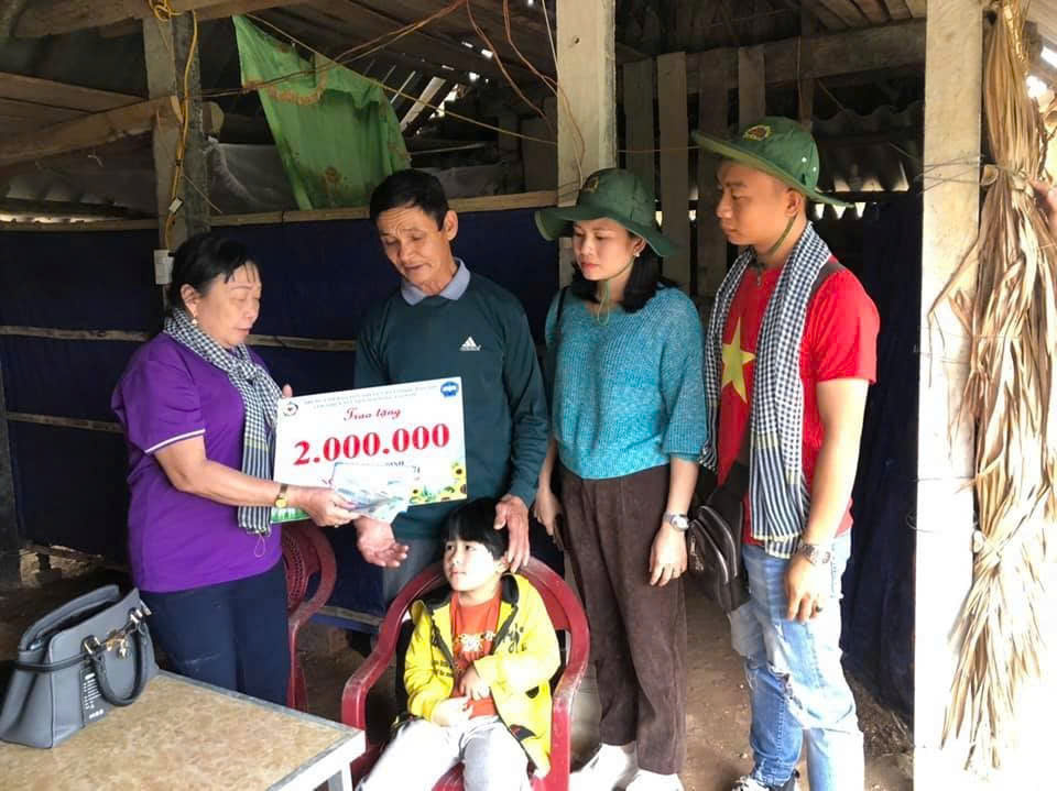 Cuộc thi viết "Lòng tốt quanh ta": Nữ nhà thơ hết mình vì cộng đồng- Ảnh 3.