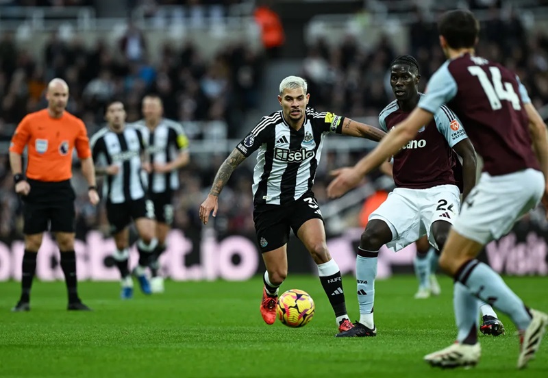 Soi tỉ số trận Aston Villa - Newcastle: Kẻ tám lạng, người nửa cân- Ảnh 1.